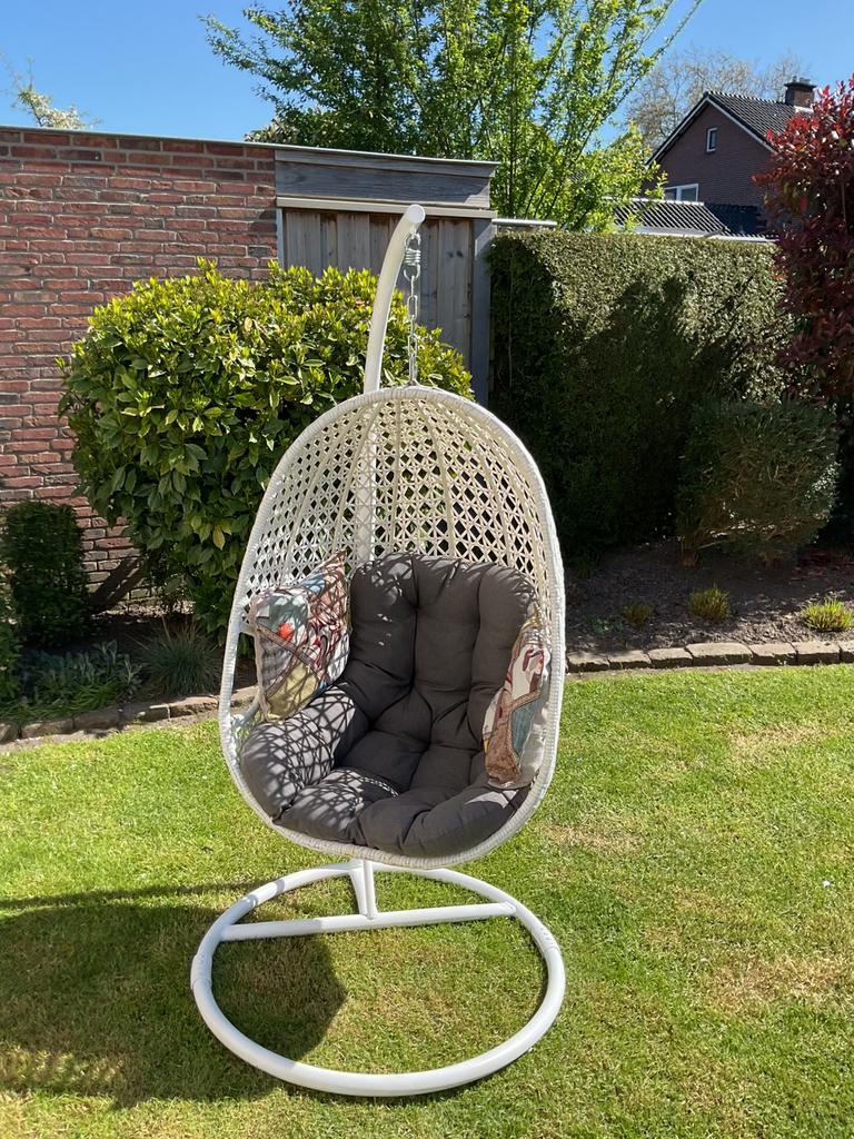 Z G A N. Hang Schoommel stoel Wit  en. Zwart, Huis en Inrichting, Stoelen, Ophalen, Zo goed als nieuw, Wit