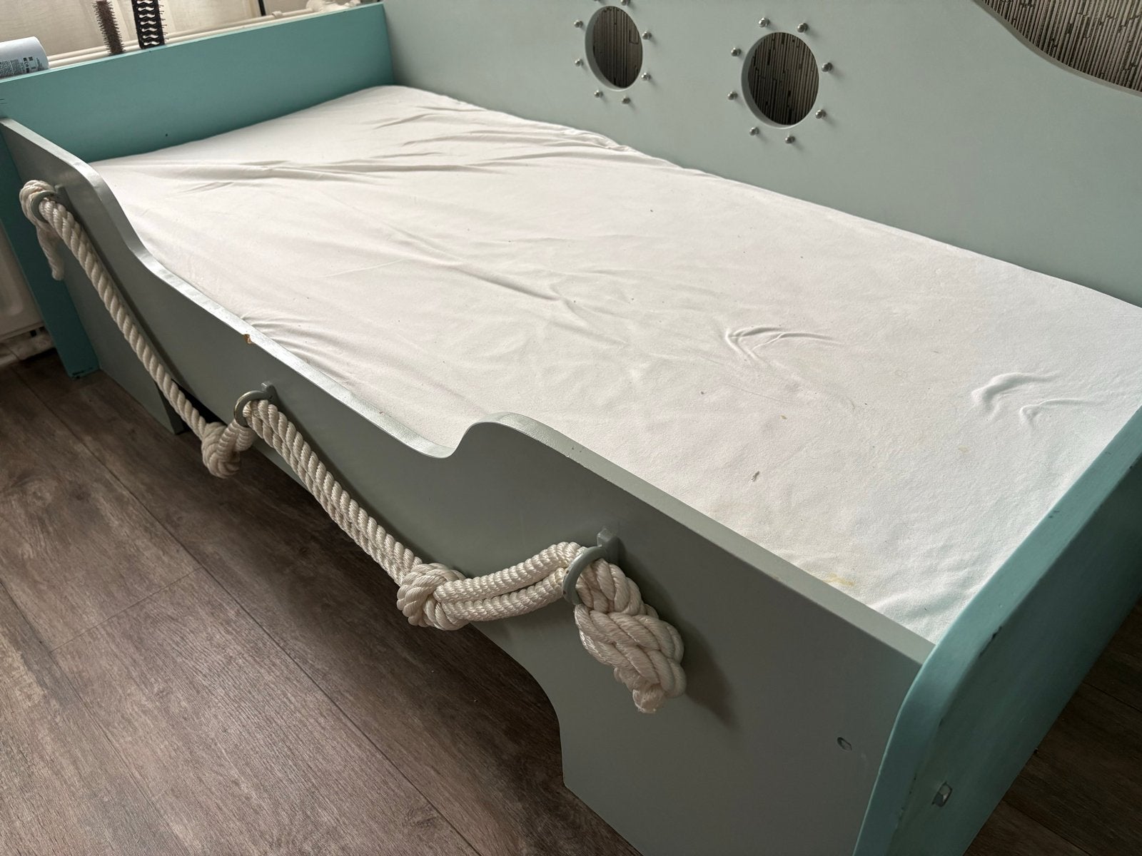 Kinderbed in bootstijl met matras - Zo goed als nieuw, Ophalen, Gebruikt, 70 tot 85 cm, Lattenbodem