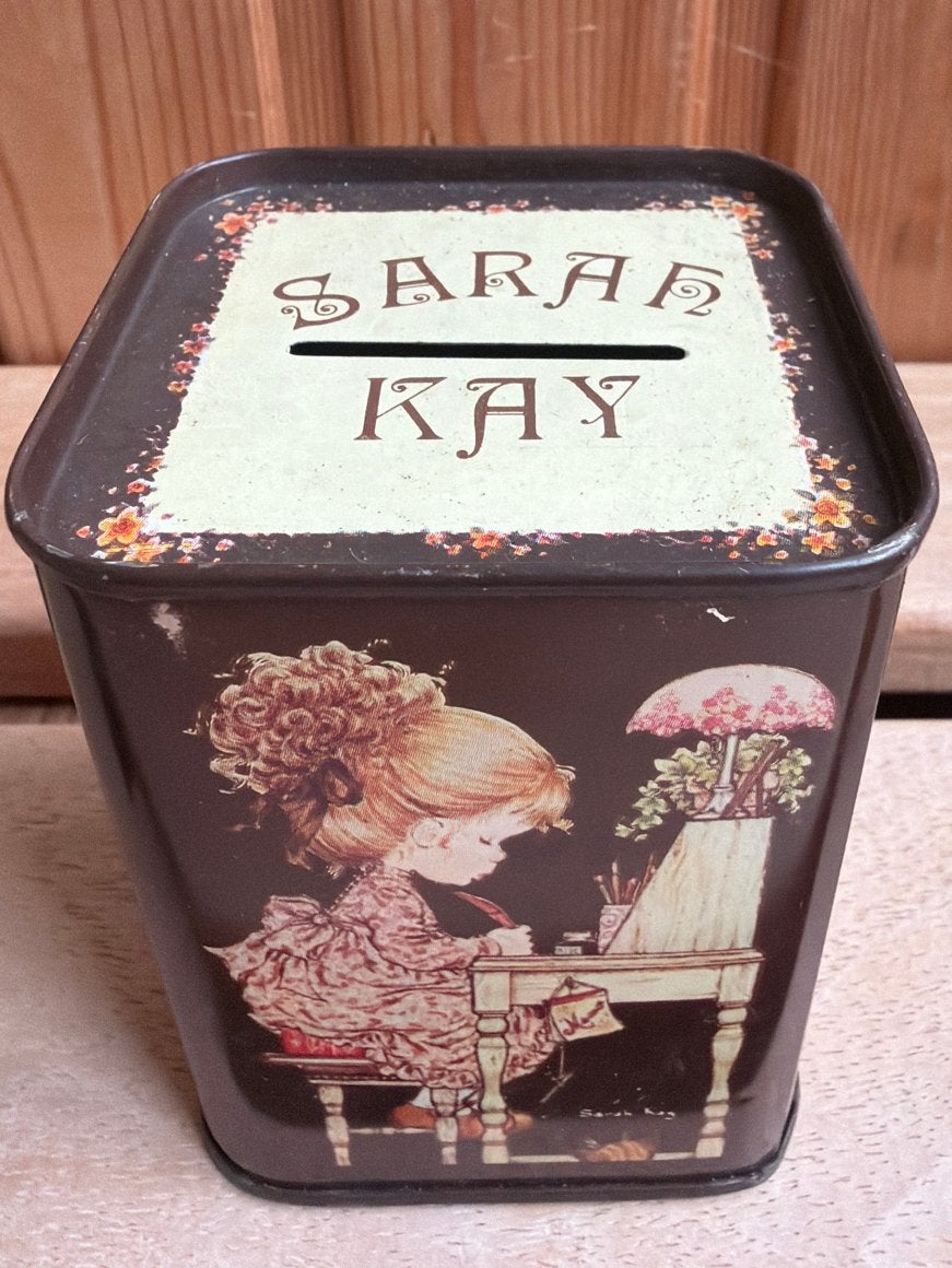 Vintage metalen Sarah Kay spaarpot, Ophalen, Gebruikt, Metaal of Blik, Strip- of Tekenfilmfiguur