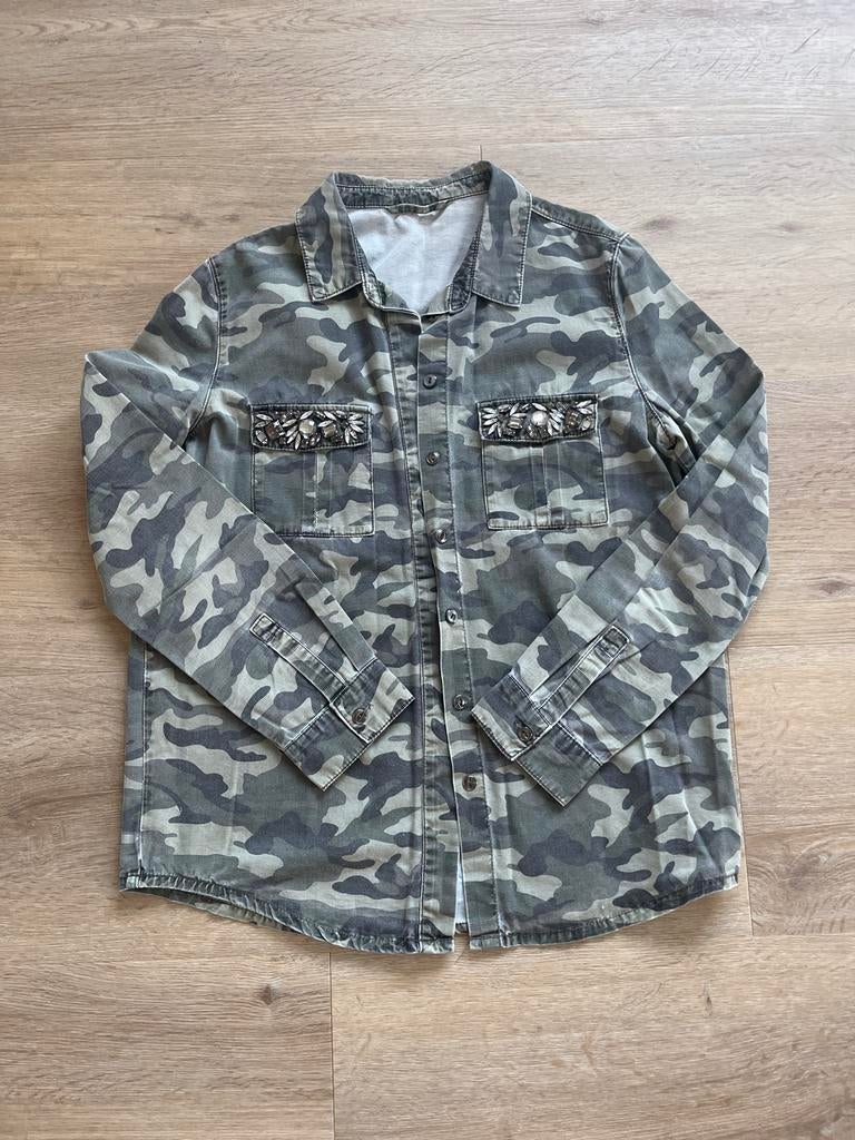 Leger jasje maat S met camouflageprint en versieringen, Ophalen of Verzenden, Zo goed als nieuw