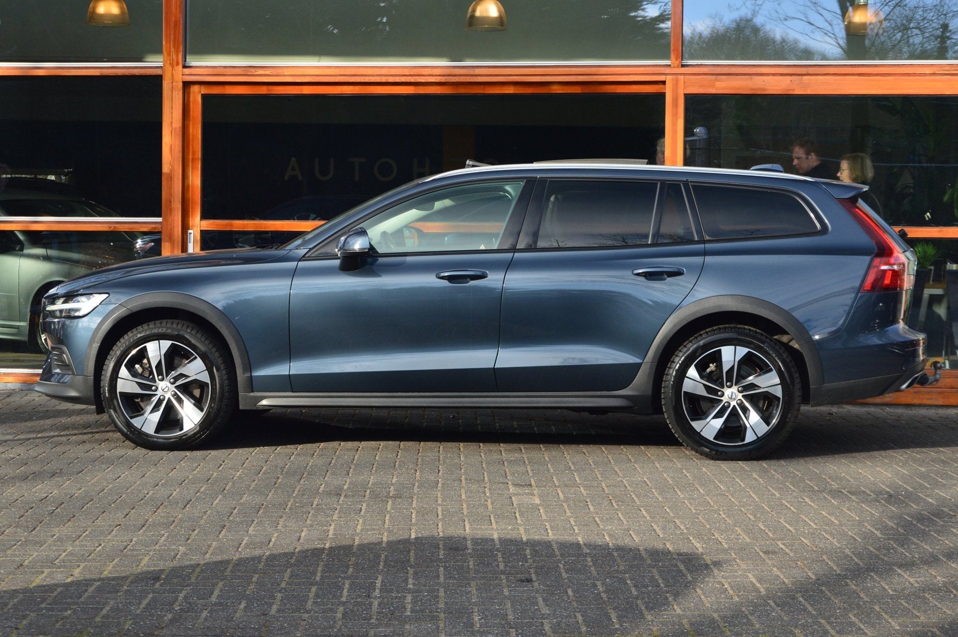 Volvo V60 Cross Country B5 AWD | Panoramadak | Adaptive Crui, Dealer onderhouden, 15 km/l, 4 cilinders, 1969 cc