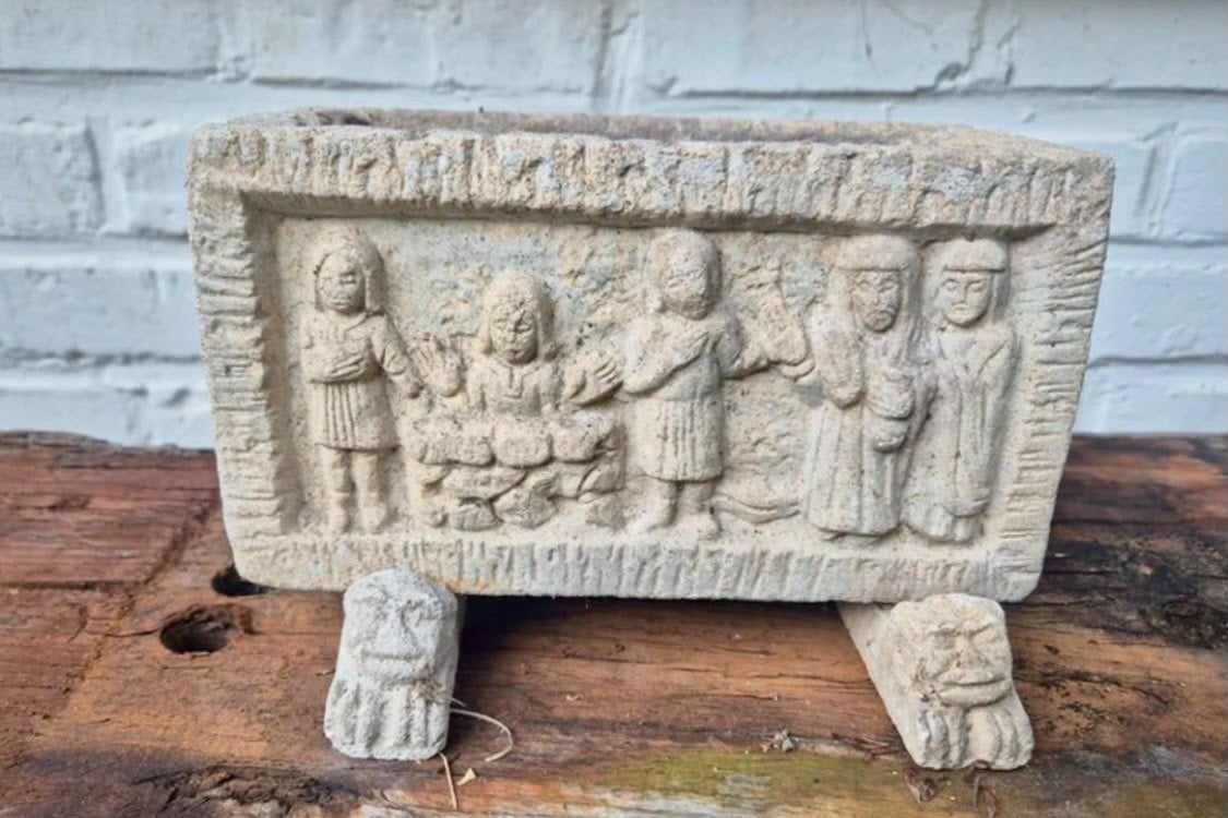 Stenen gesneden voetstuk Biblo.Middeleeuwse (Romaanse) stijl, Antiek en Kunst, Ophalen of Verzenden