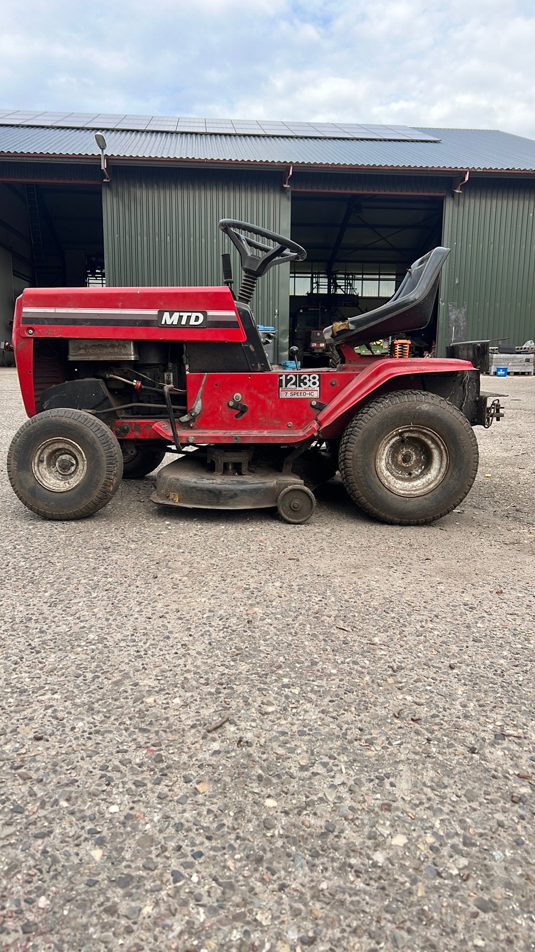 MTD met maaidek en trekhaak (motor defect), Tuin en Terras, Zitmaaiers, Ophalen, Gebruikt