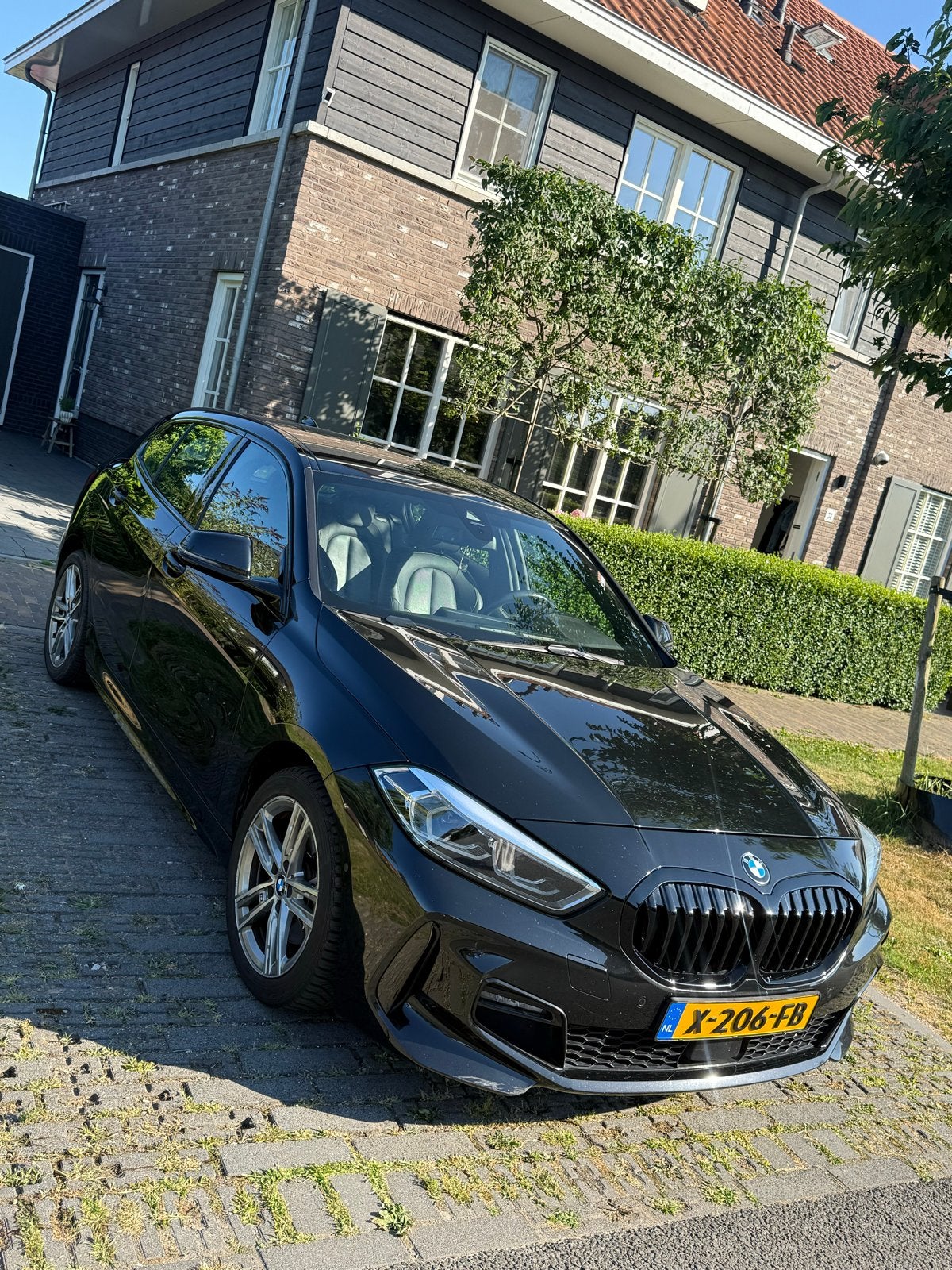 BMW 1-Serie 116i 109pk Aut 2022 Zwart, Auto's, Zwart, 3 cilinders, 1100 kg, Geïmporteerd
