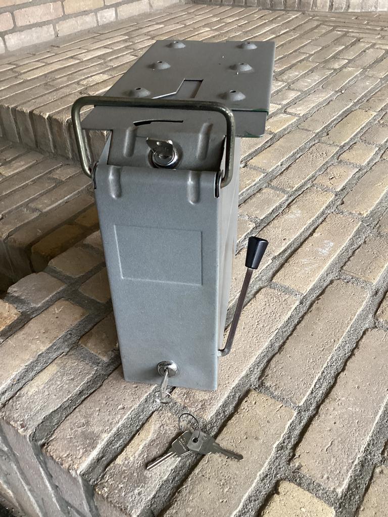 Kluisje, safe, compleet met 2 sets sleutels, Ophalen, Zo goed als nieuw