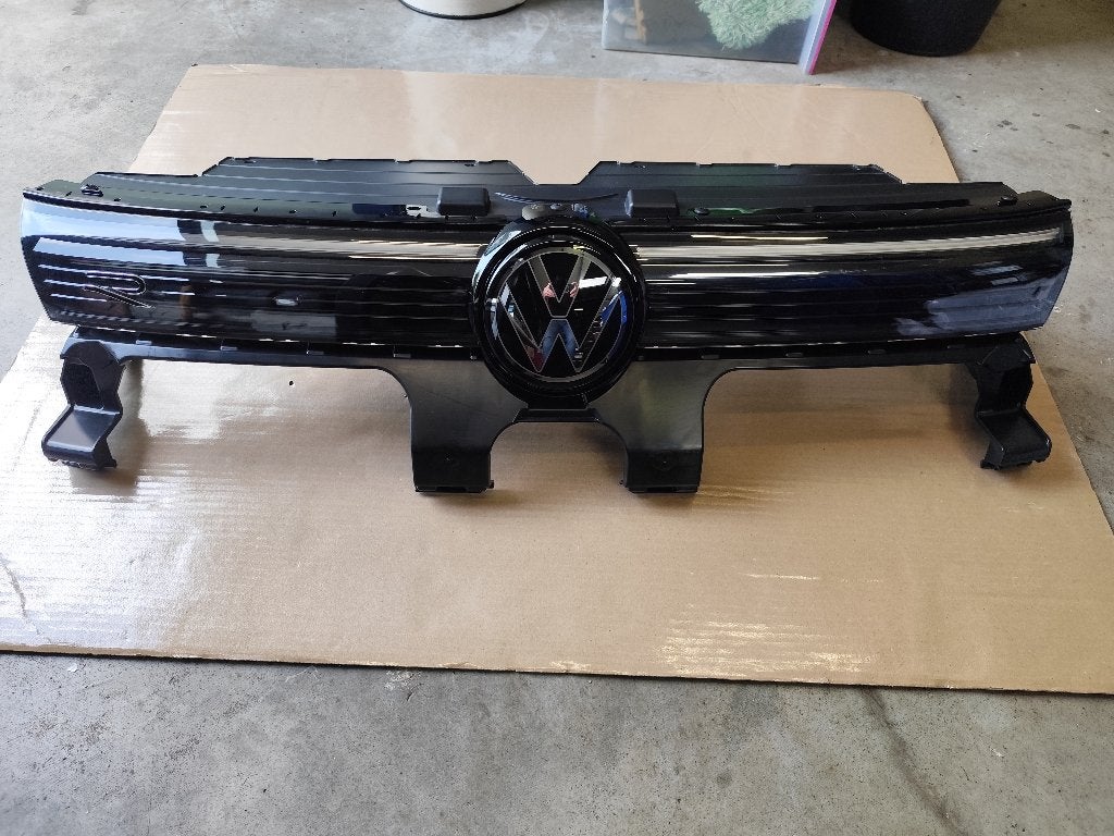 R line Grill VW Tiguan 571. Grill VW logo met LED, Ophalen of Verzenden