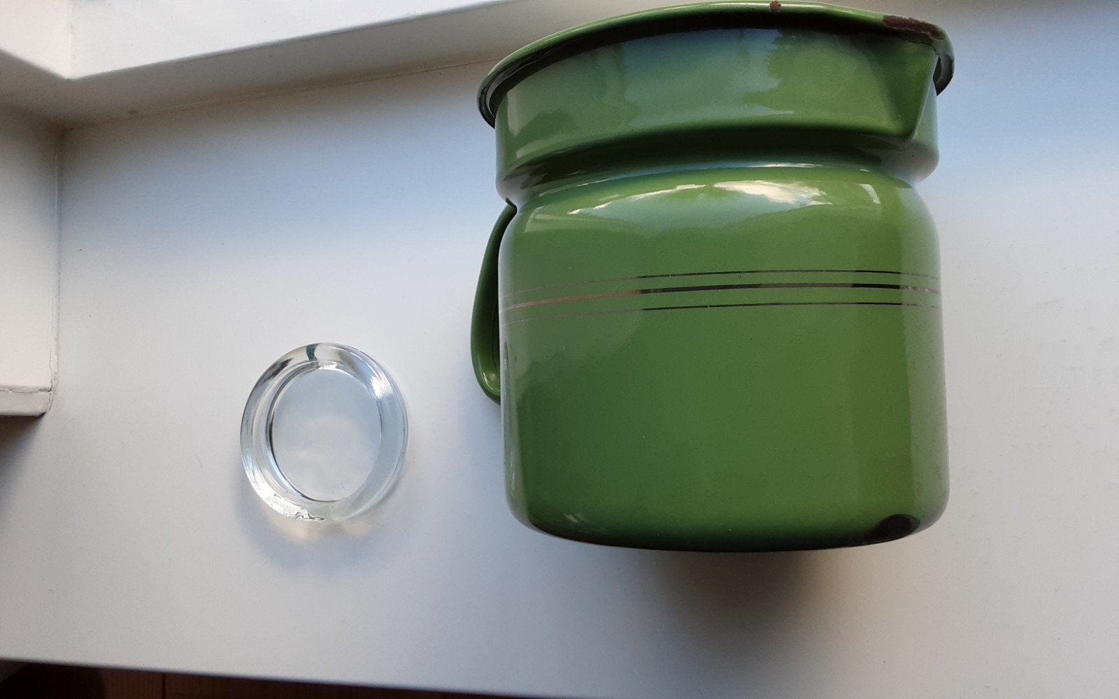 Emaille melkkoker met goud-bies. En anti overkookglaasje, Ophalen of Verzenden