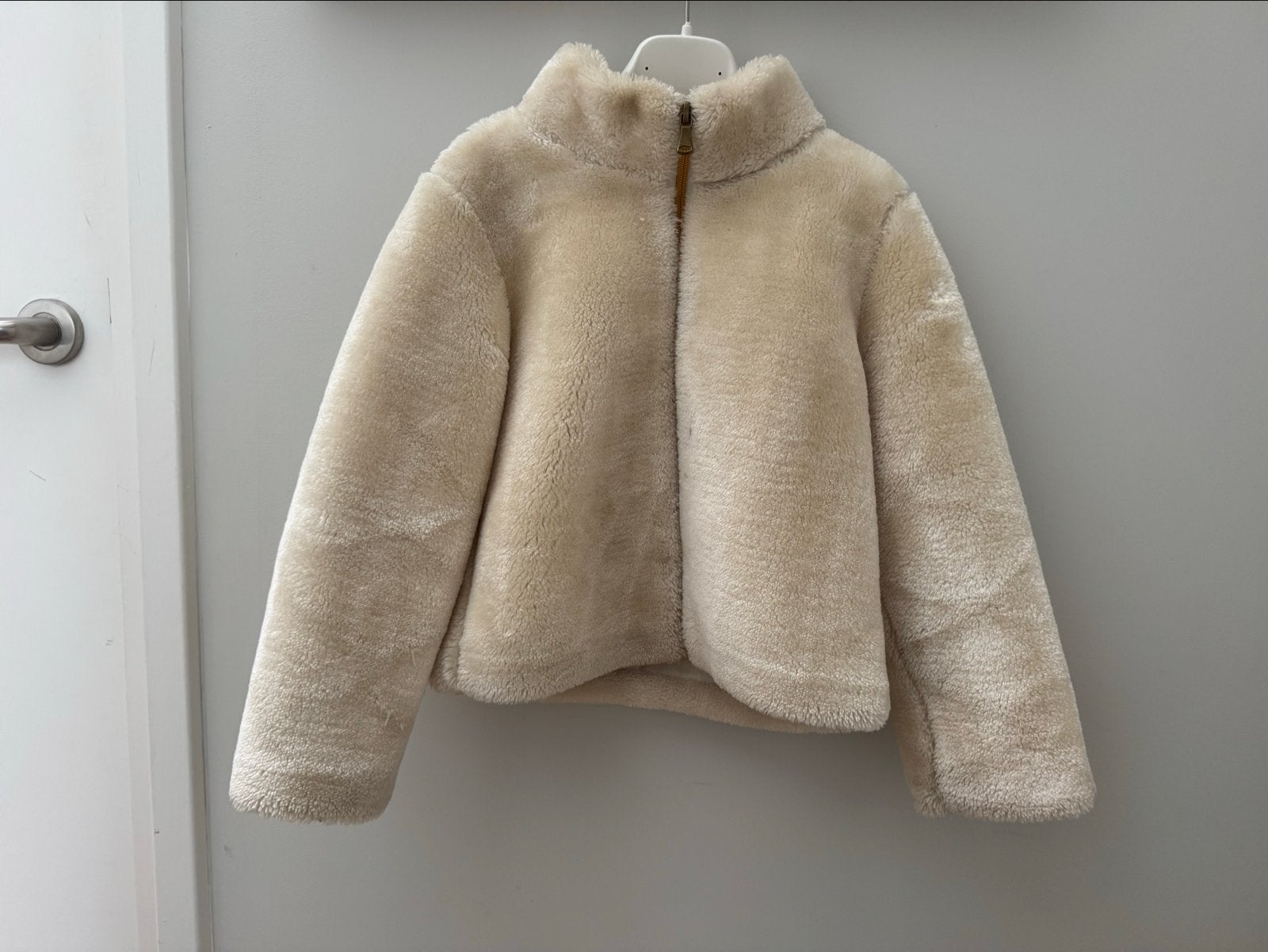 Crèmekleurige teddy jas met rits - Zo goed als nieuw, Ophalen of Verzenden, Zo goed als nieuw, Maat 38/40 (M), Beige