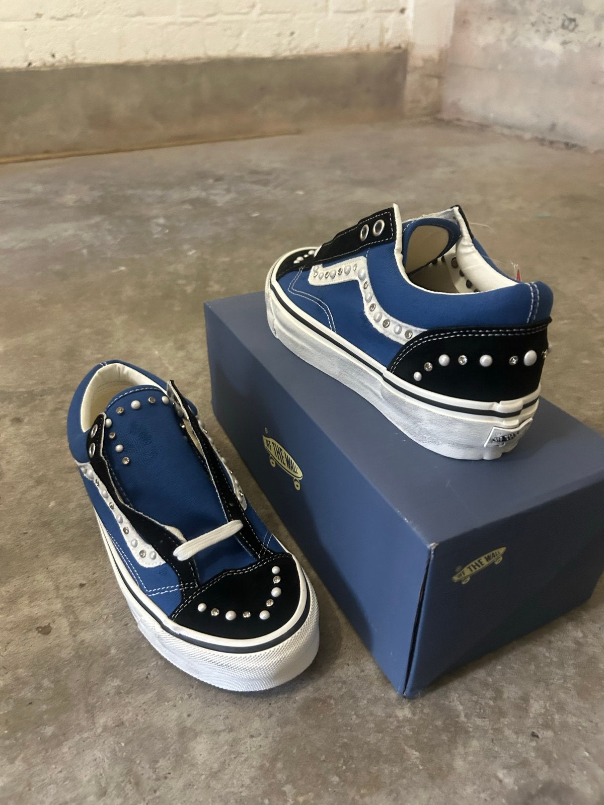 Vans Old Skool Studded Sneakers - Blauw/Zwart, Kleding | Dames, Schoenen, Nieuw, Sneakers of Gympen, Blauw, Ophalen of Verzenden