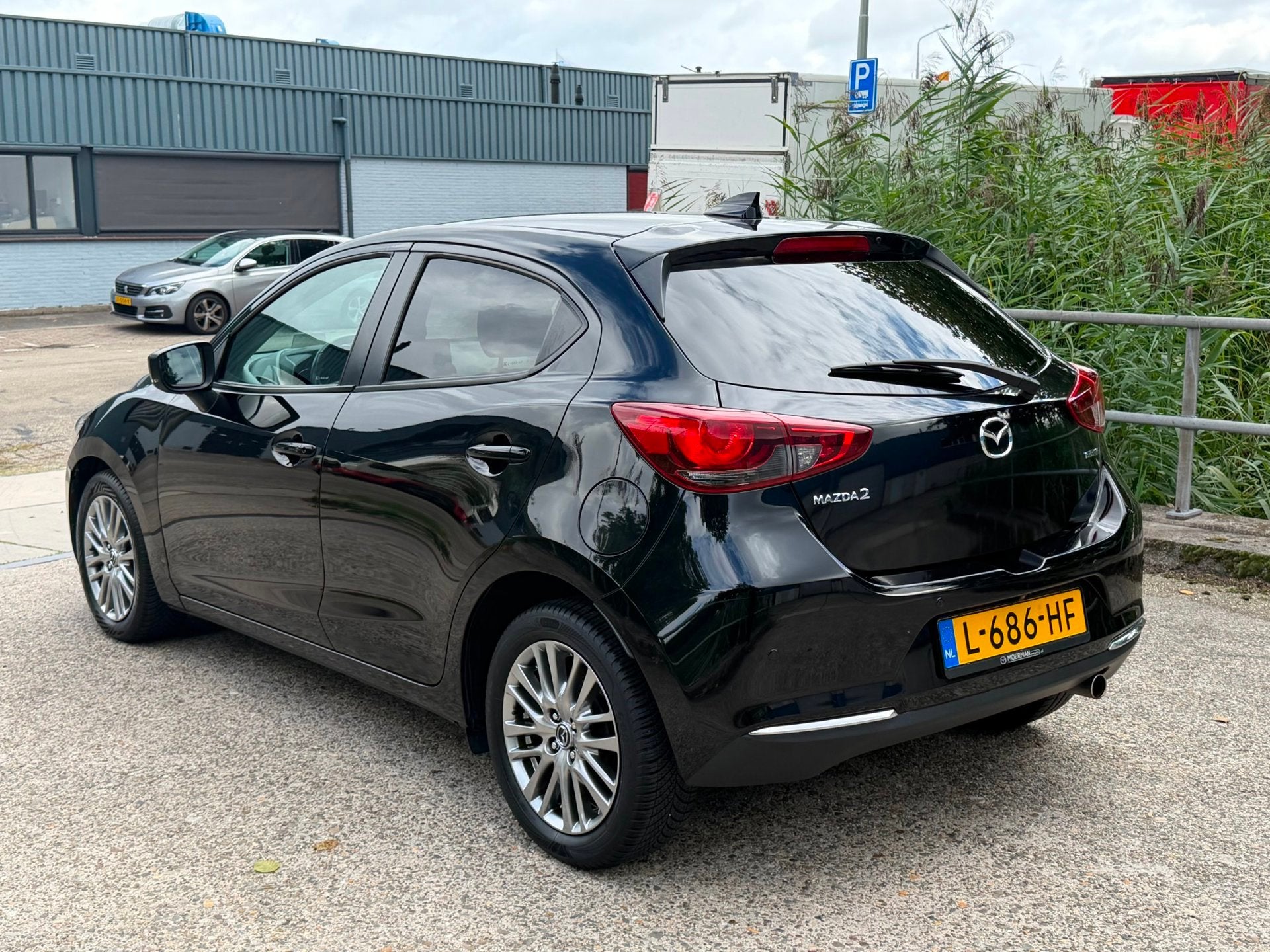 Mazda 2 1.5 Skyactiv-G Luxury Facelift! Navi! Camera! LED! A, Auto's, Voorwielaandrijving, Dealer onderhouden, Euro 6, 4 cilinders