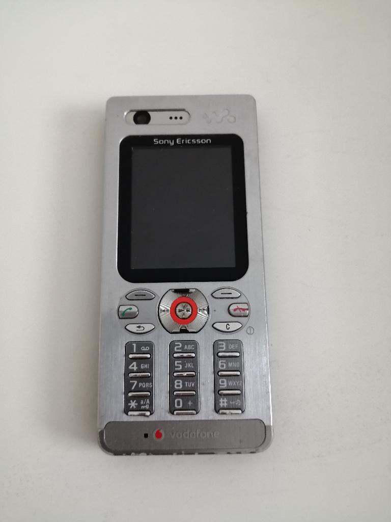 Zeldzaam Sony Ericsson W880i Silver Mobile Phone klassieker, Gebruikt, Overige systemen, Fysiek toetsenbord, 3 tot 6 megapixel