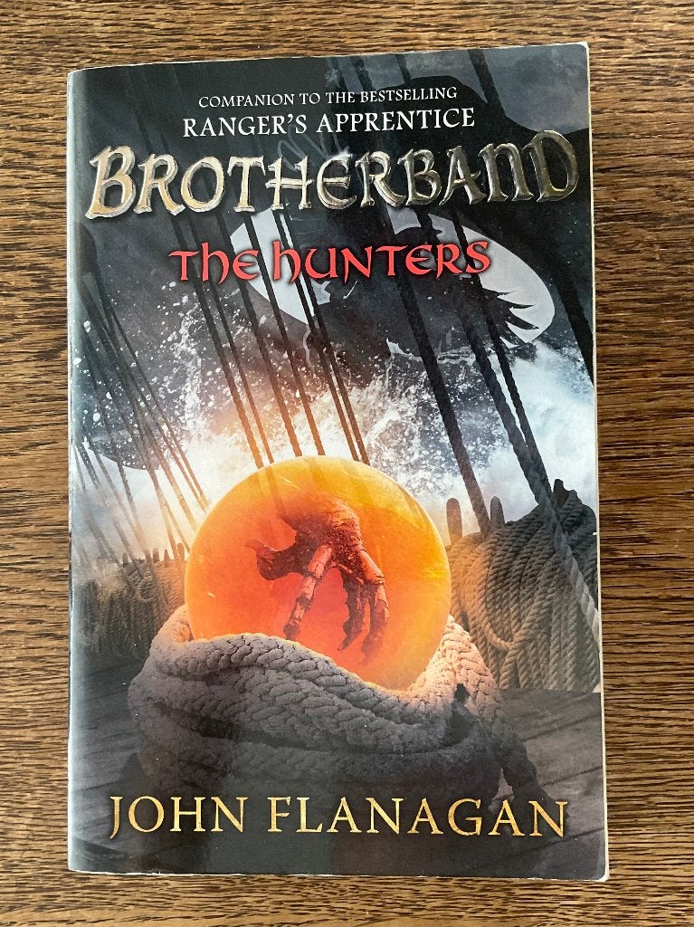 John Flanagan Brotherband The Hunters, Ophalen of Verzenden, Gelezen, John Flanagan