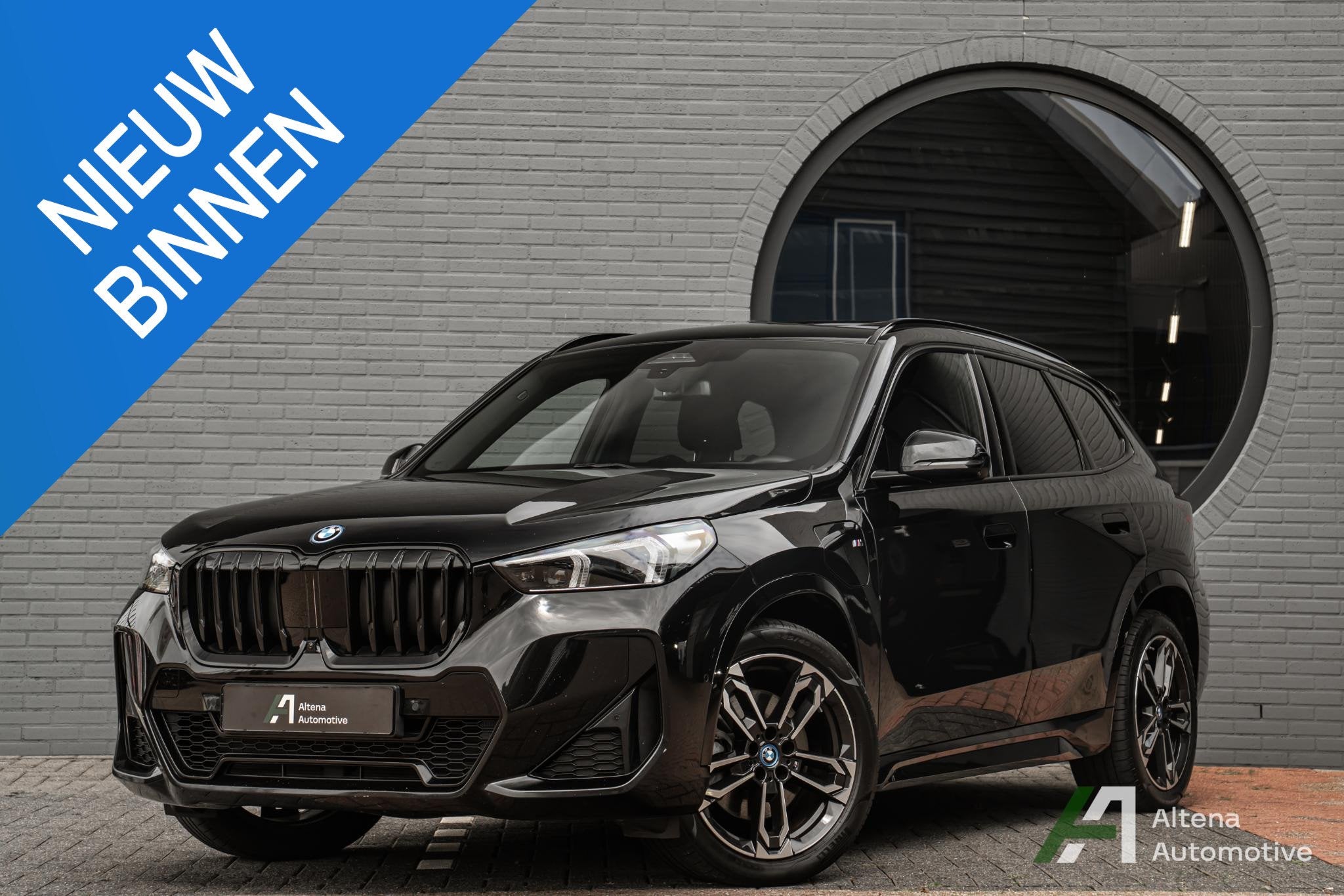 BMW X1 xDrive30e M-sport, BTW, panorama dak, head-up, harman, Auto's, 12 maanden, Stof, Gebruikt, Adaptive Cruise Control