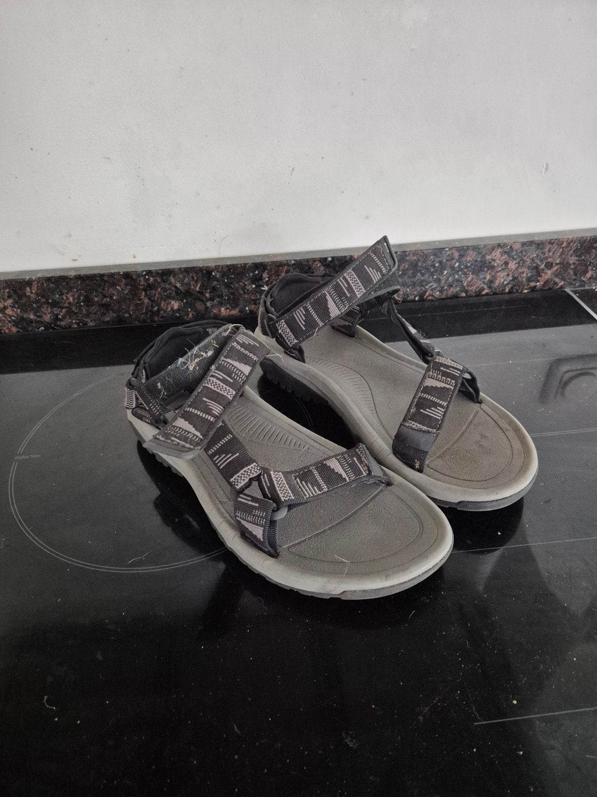 Teva sandalen maat 40,5, Kleding | Dames, Teva, Grijs, Gedragen, Sandalen of Muiltjes