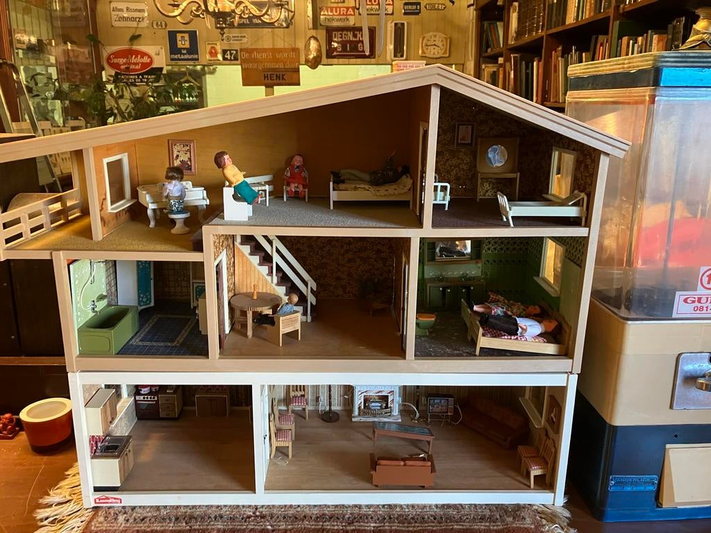 Groot poppenhuis met meubels en poppen, Ophalen, Poppenhuis, Gebruikt, Nvt