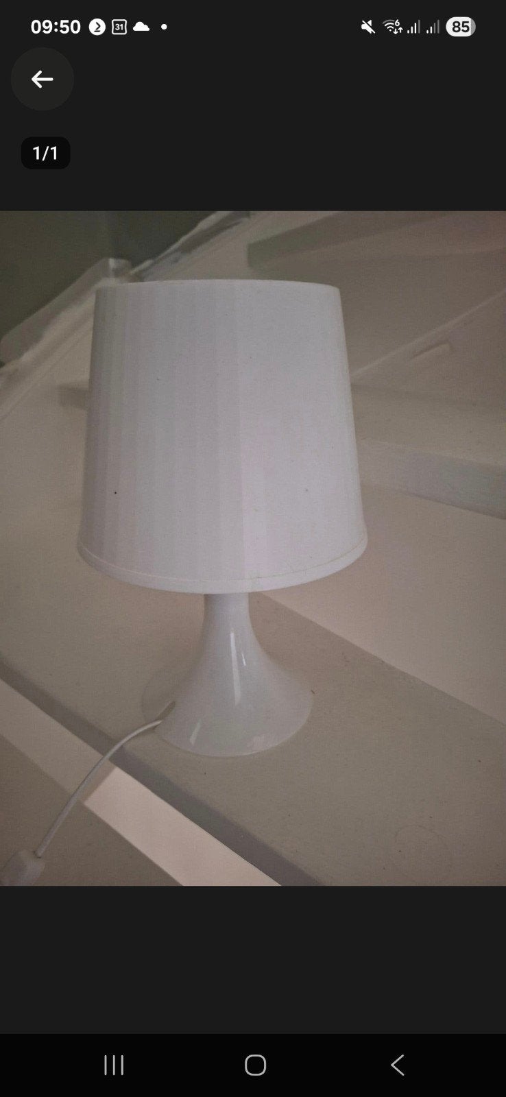 IKEA tafellamp - Wit, modern design, Kunststof, Wit, Ophalen of Verzenden, Zo goed als nieuw