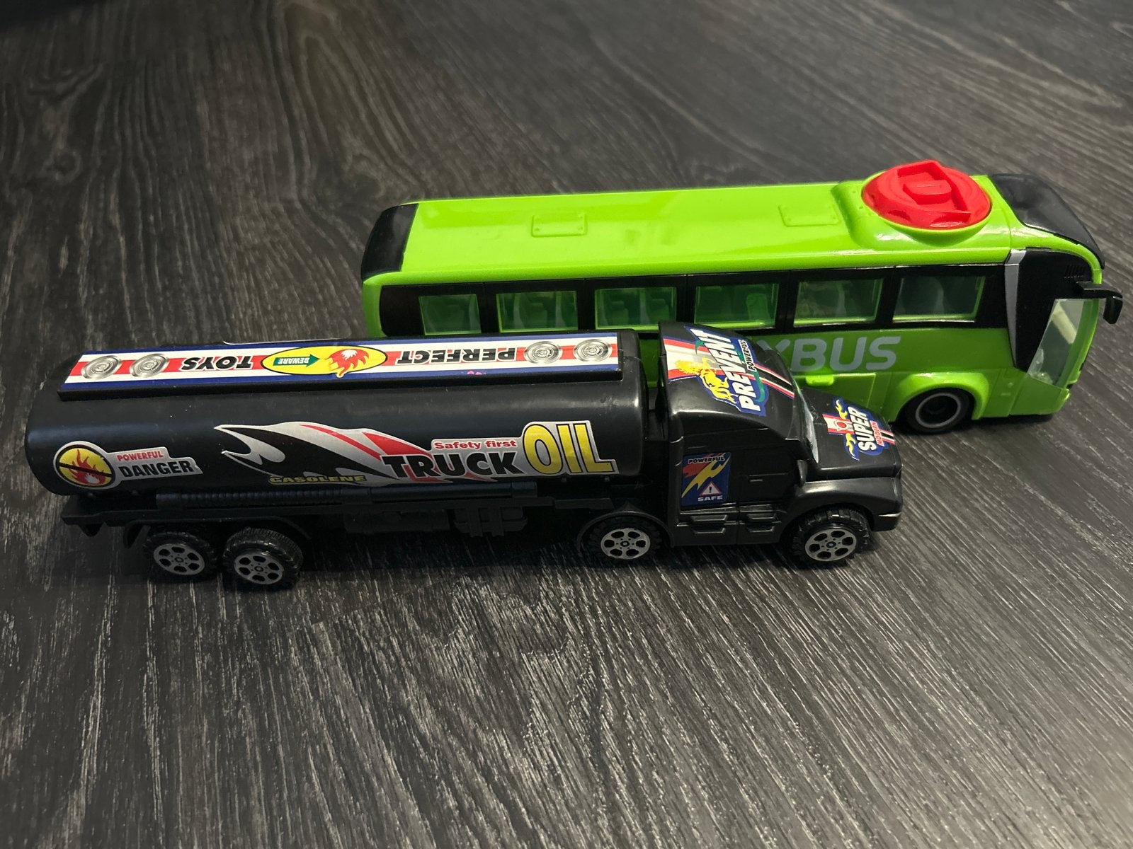 Speelgoed vrachtwagen en bus, Ophalen, Gebruikt