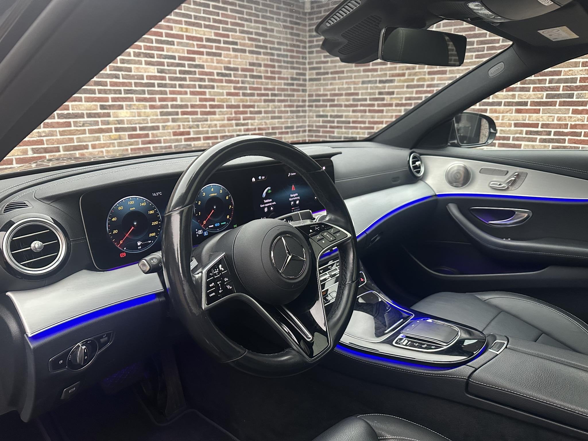 Mercedes-Benz E-klasse Estate 200 Business Solution Pano| Bu, Dealer onderhouden, Achterwielaandrijving, Gebruikt, 4 cilinders