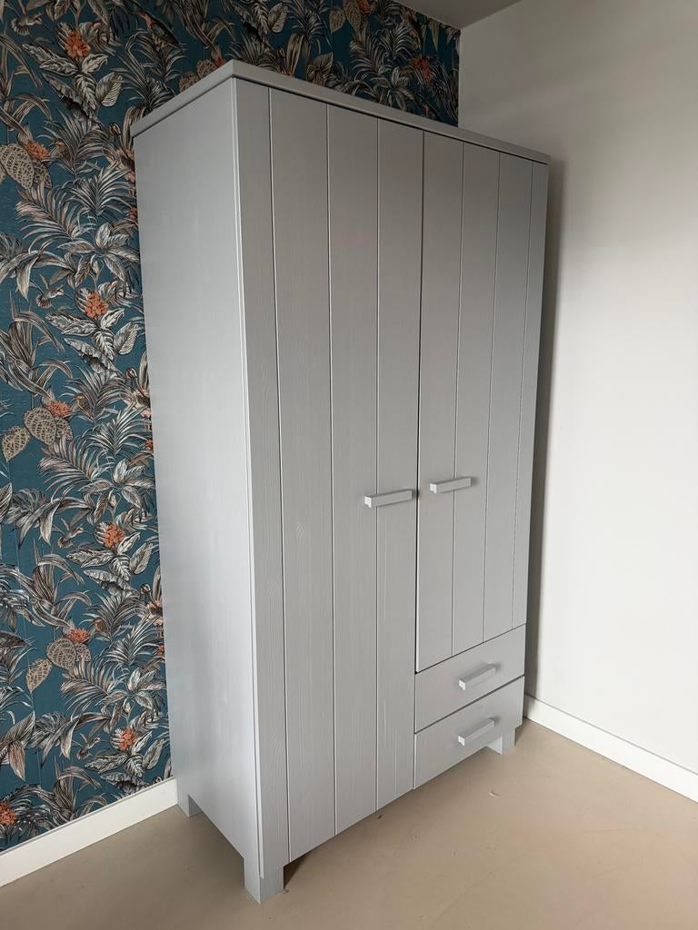 WOOOD Kledingkast Dennis 2-deurs betongrijs grenenhout, Huis en Inrichting, Kasten | Kledingkasten, Ophalen, 100 tot 150 cm, 200 cm of meer