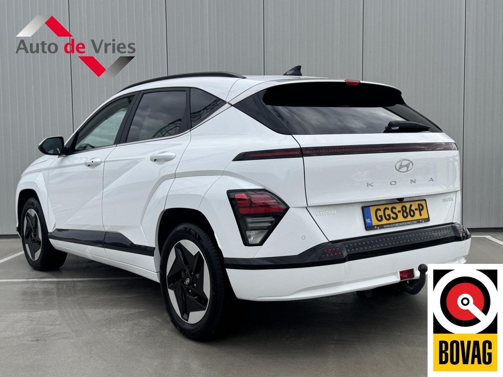 Hyundai Kona Electric Comfort Smart 65 kWh|NL-Auto|Trekhaak, Auto's, Gebruikt, Met garantie (alle), Wit, 300 kg