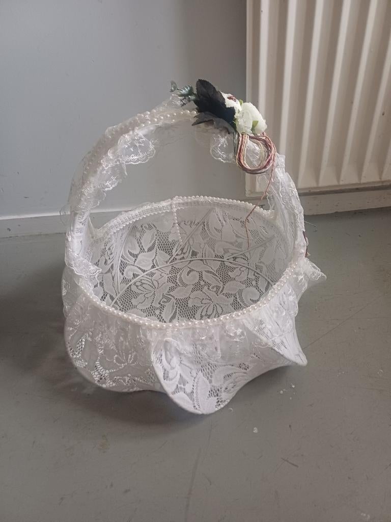 Decoratieve Witte Kanten Mand met Parels en Bloemen, Ophalen of Verzenden, Wit, Textiel, Klassiek