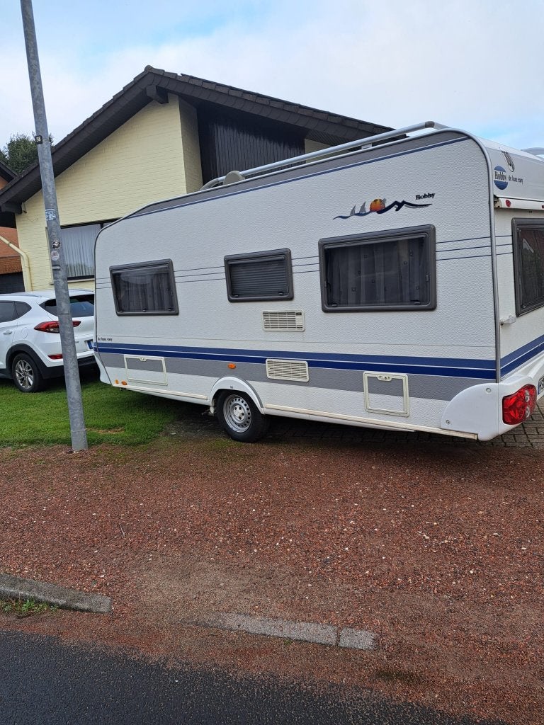 Hobby caravan met luifel - Ideaal voor gezinsvakanties, Rondzit, Particulier, 6 tot 7 meter, Luifel