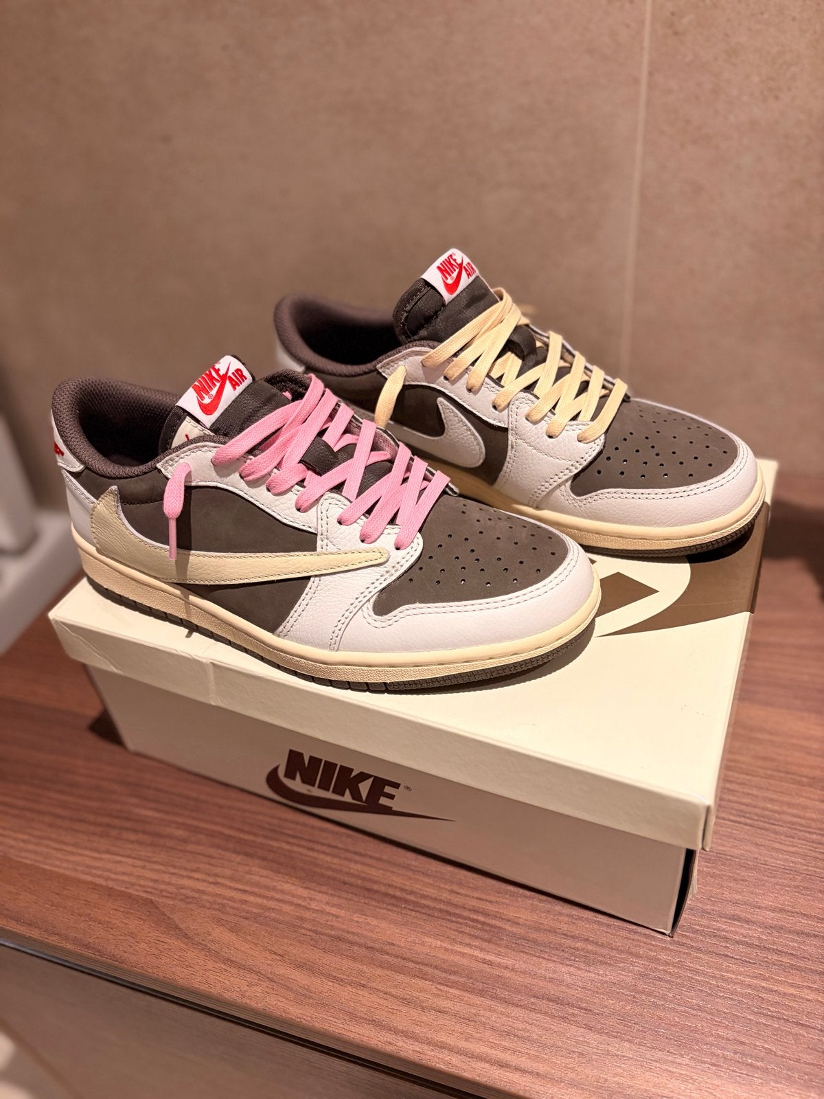 Nike Air Jordan 1 Low Travis Scott Reverse Mocha, Ophalen of Verzenden, Nieuw, Bruin, Sneakers of Gympen