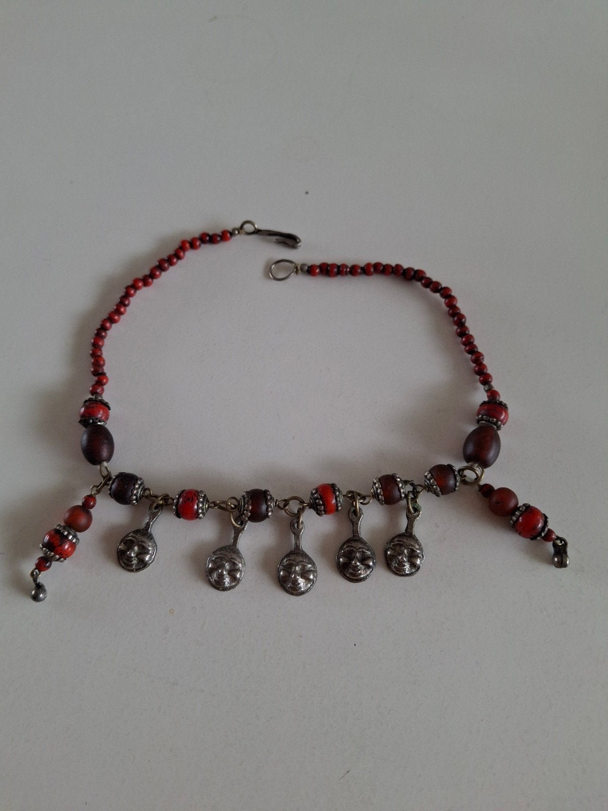 Halssierraad. Rood,gezicht,zilverkleurig., Sieraden, Tassen en Uiterlijk, Kettingen, Ophalen of Verzenden, Rood, Steen of Mineraal