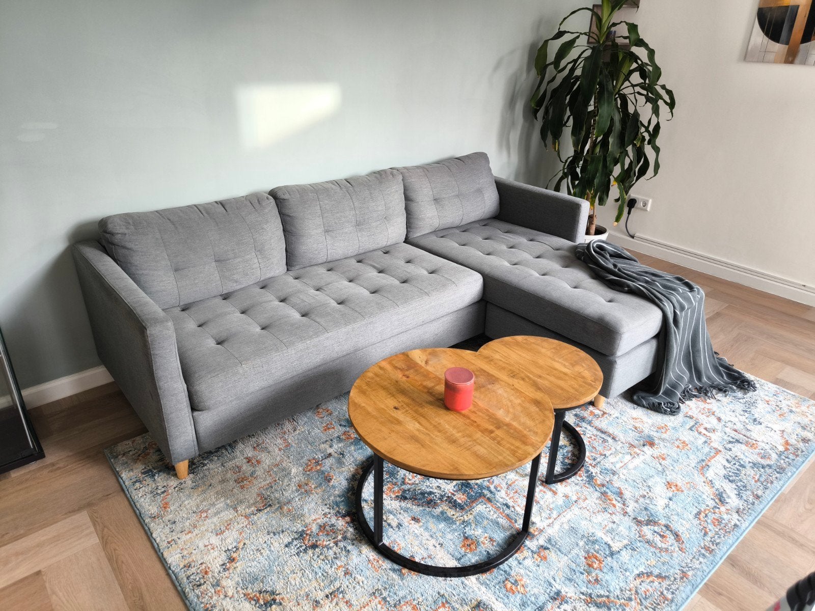 Grijze Hoekbank met plaid, 150 tot 200 cm, Hoekbank, 75 tot 100 cm, Ophalen of Verzenden