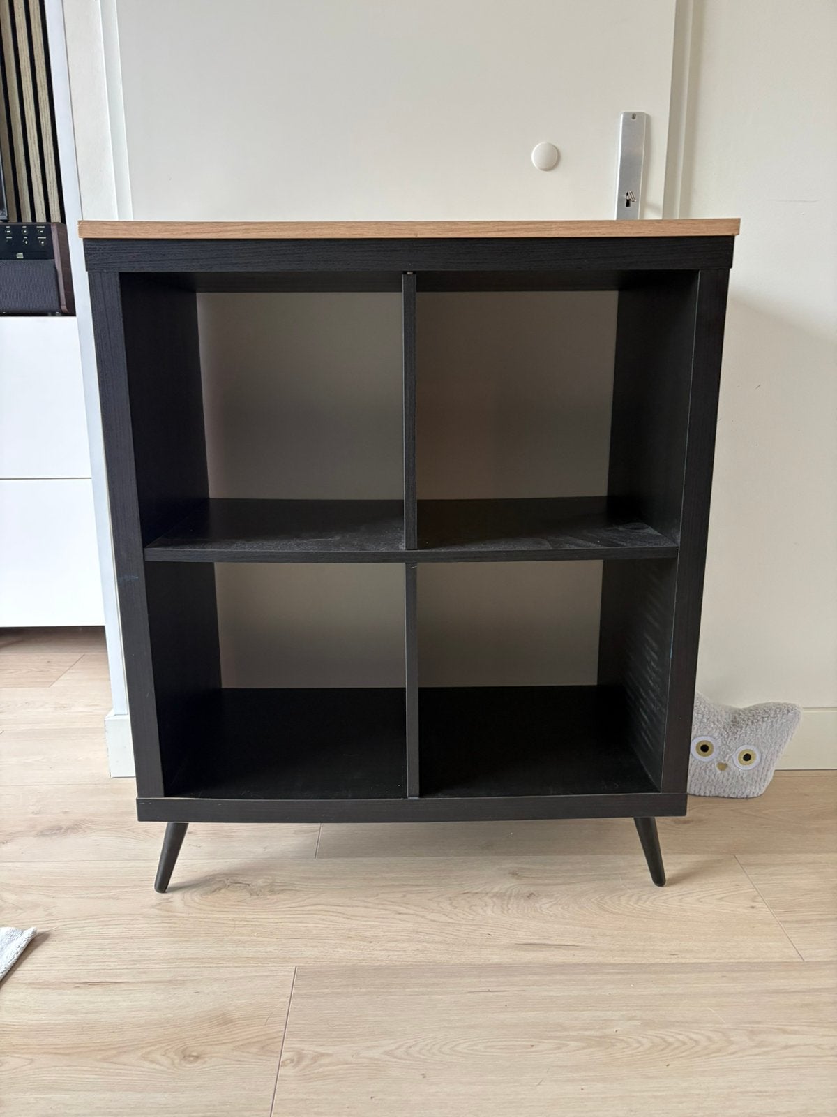 IKEA KALLAX kastje gepimpt met houten blad en poten, Ophalen, Met plank(en), 50 tot 100 cm, Zo goed als nieuw