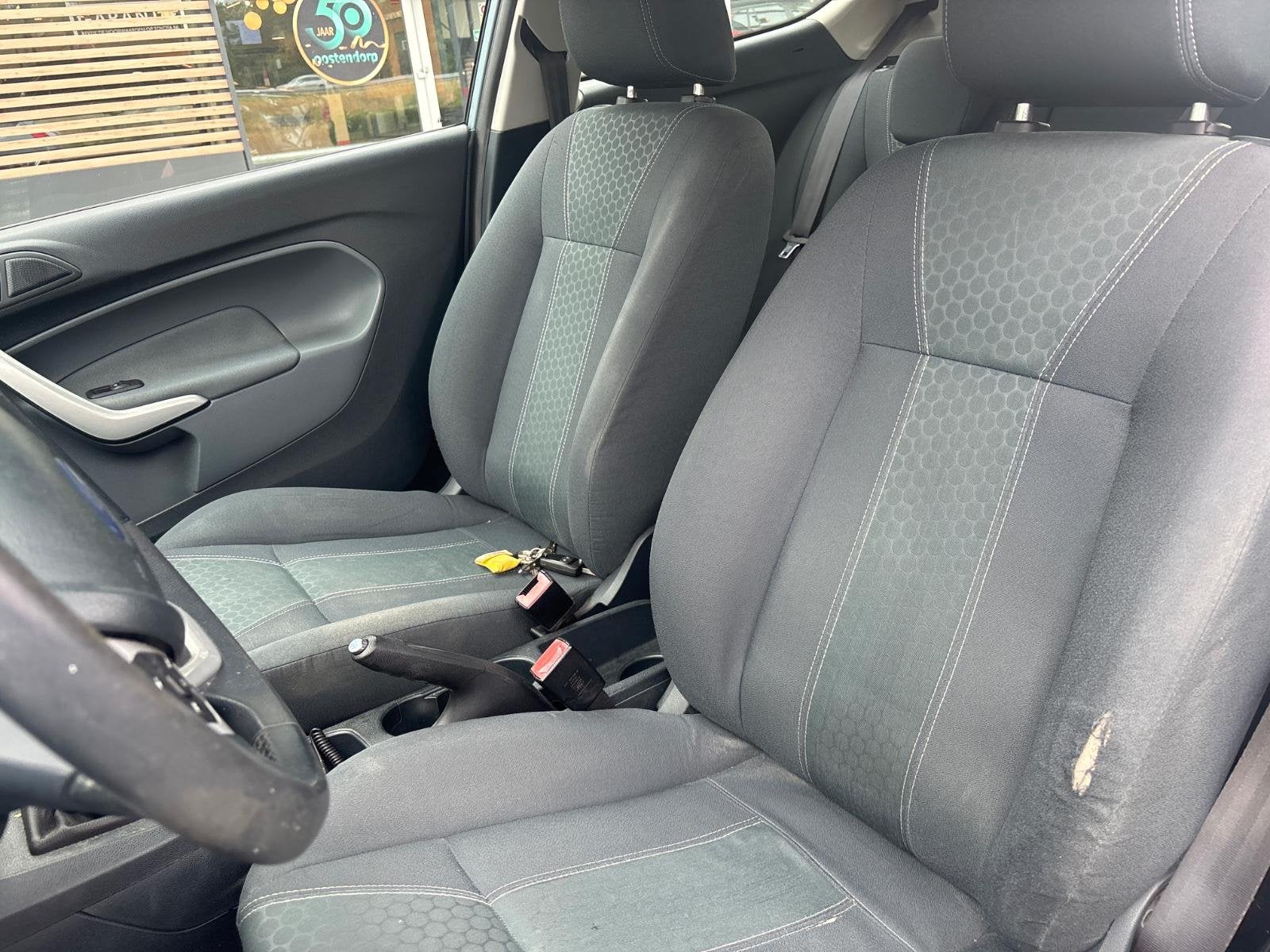 Foto 5 van Ford Fiesta 1.4 Titanium | Autom. Airco | Cruise Control | L