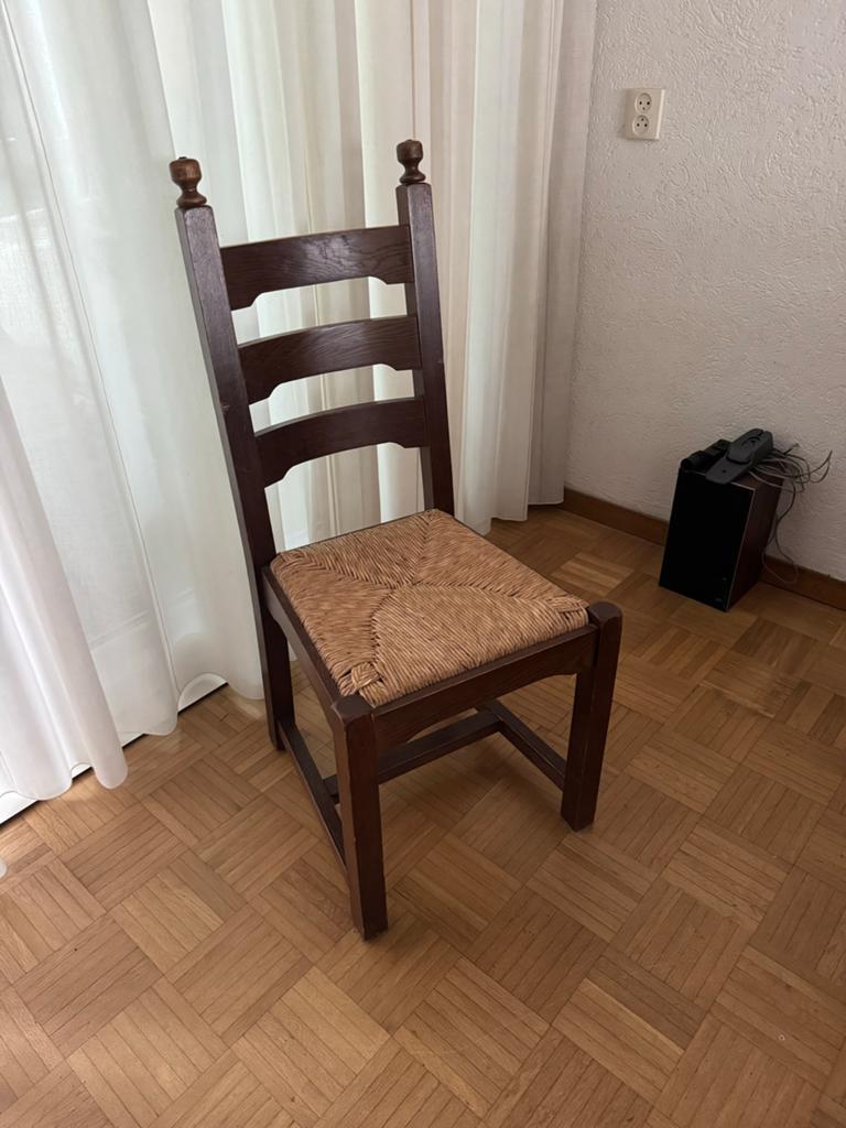 6 degelijke stoelen met rieten zitting, Ophalen
