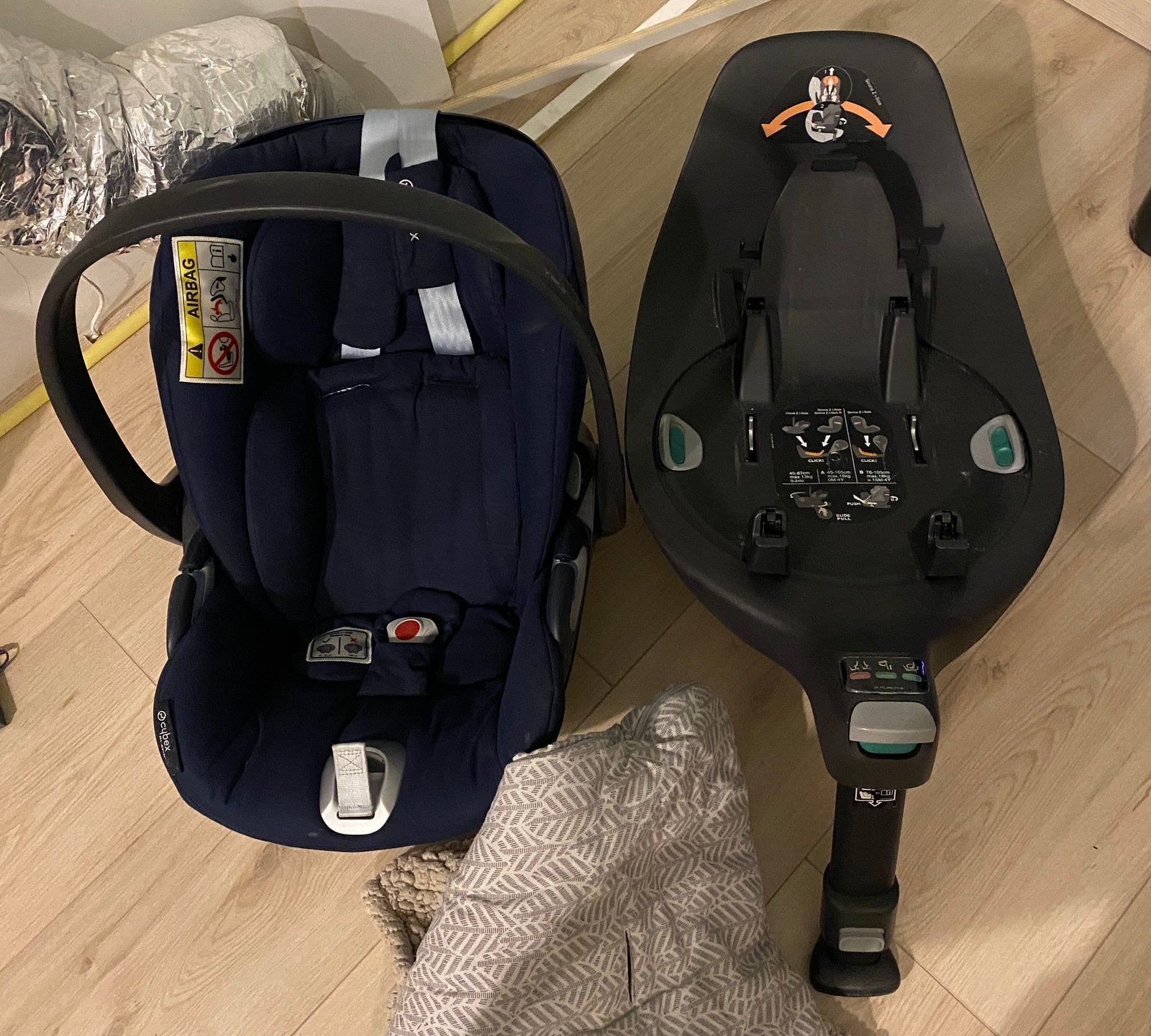 Cybex base + babystoeltje met isofix - complete set, Gebruikt, 9 t/m 18 kg, Isofix, Slaapstand