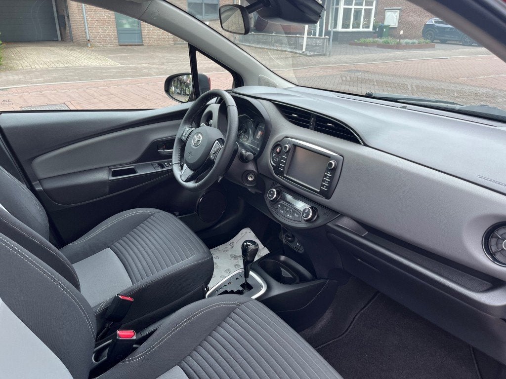 Toyota YARIS 1.5 HYBRID AUTOMAAT / NAVI / CAMERA / CRUISE CT, 1497 cc, 4 cilinders, Origineel Nederlands, Bedrijf