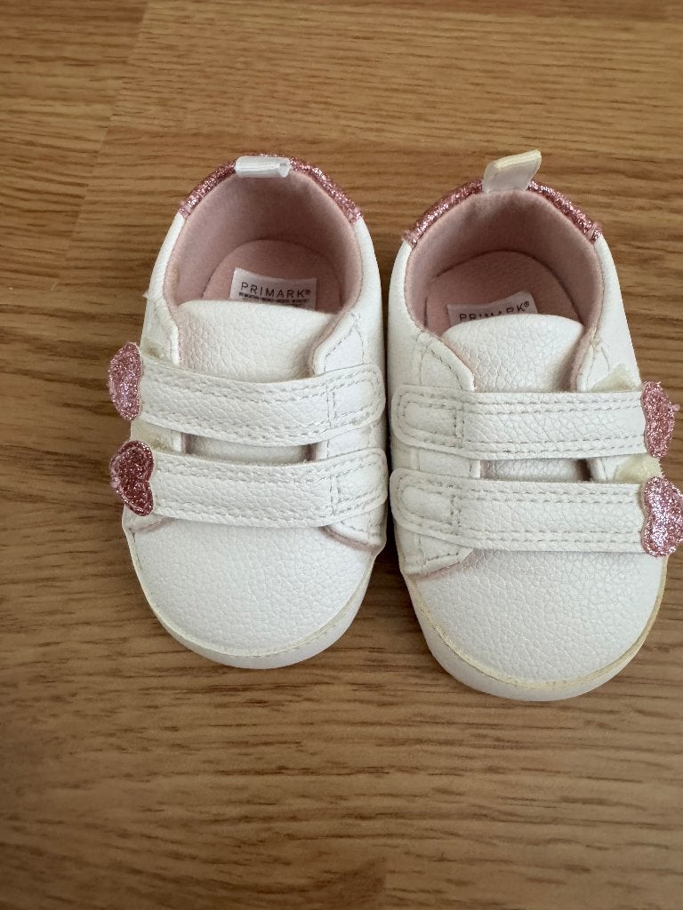 Primark babyschoentjes wit met roze glitters, Kinderen en Baby's, Schoentjes, Meisje, Ophalen of Verzenden, Zo goed als nieuw