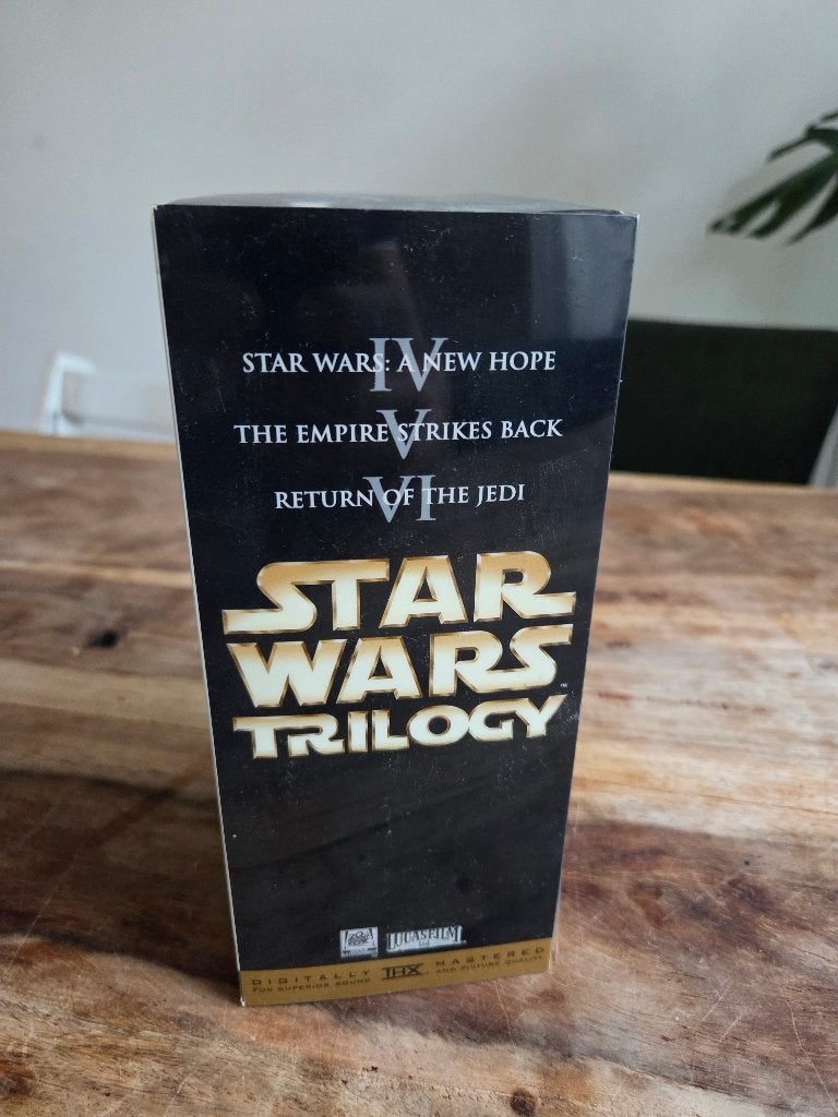 Star Wars Trilogy VHS, Verzamelen, Ophalen of Verzenden, Zo goed als nieuw, Actiefiguurtje