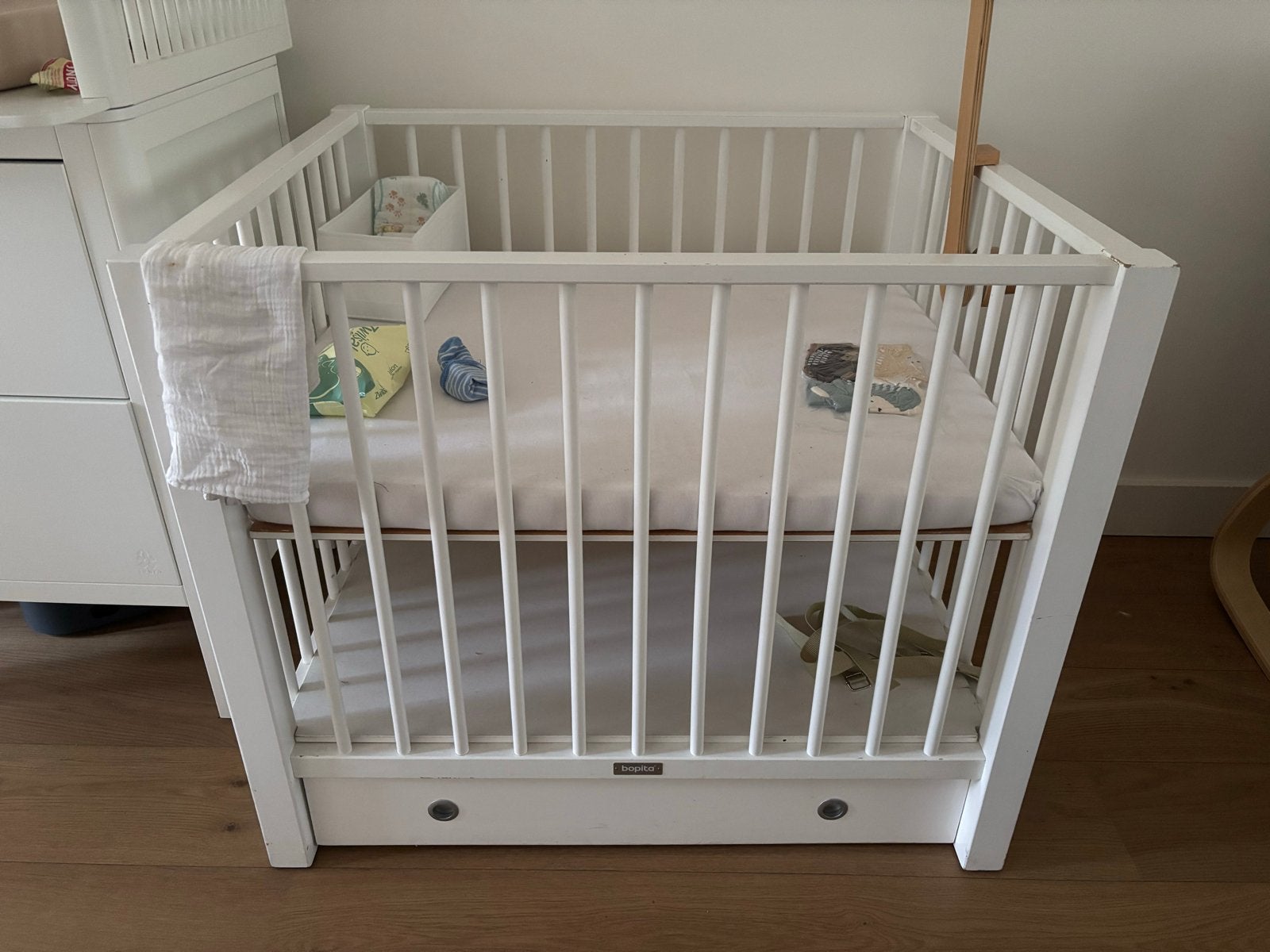 Wit houten ledikantje, Kinderen en Baby's, Babywiegjes en Ledikanten, Ophalen, Gebruikt, Ledikant