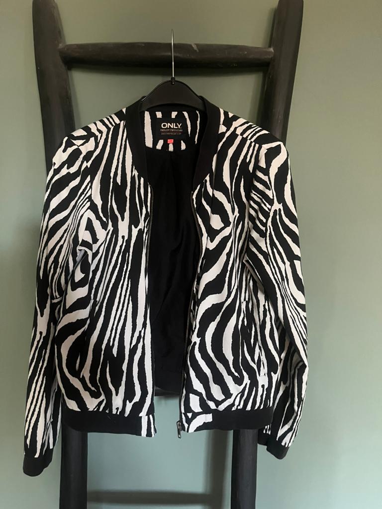 Zebra jasje zwart wit gestreept 38 jacket bomber jasjes Only, Verzenden, Zo goed als nieuw, Maat 38/40 (M), Zwart