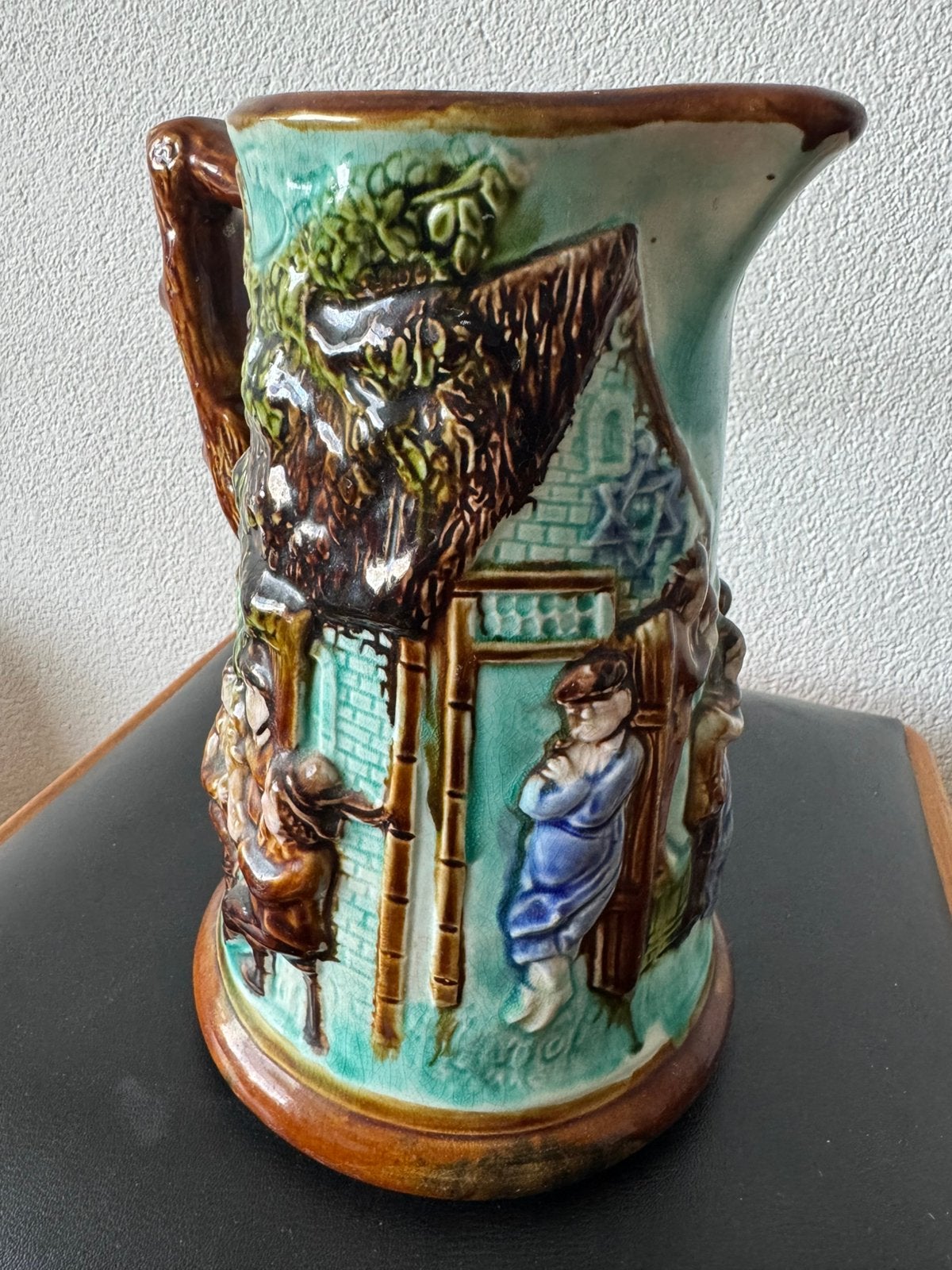 Foto 2 van Mooie Antieke majolica/barbotine maker; Mouzin Leach & Cie