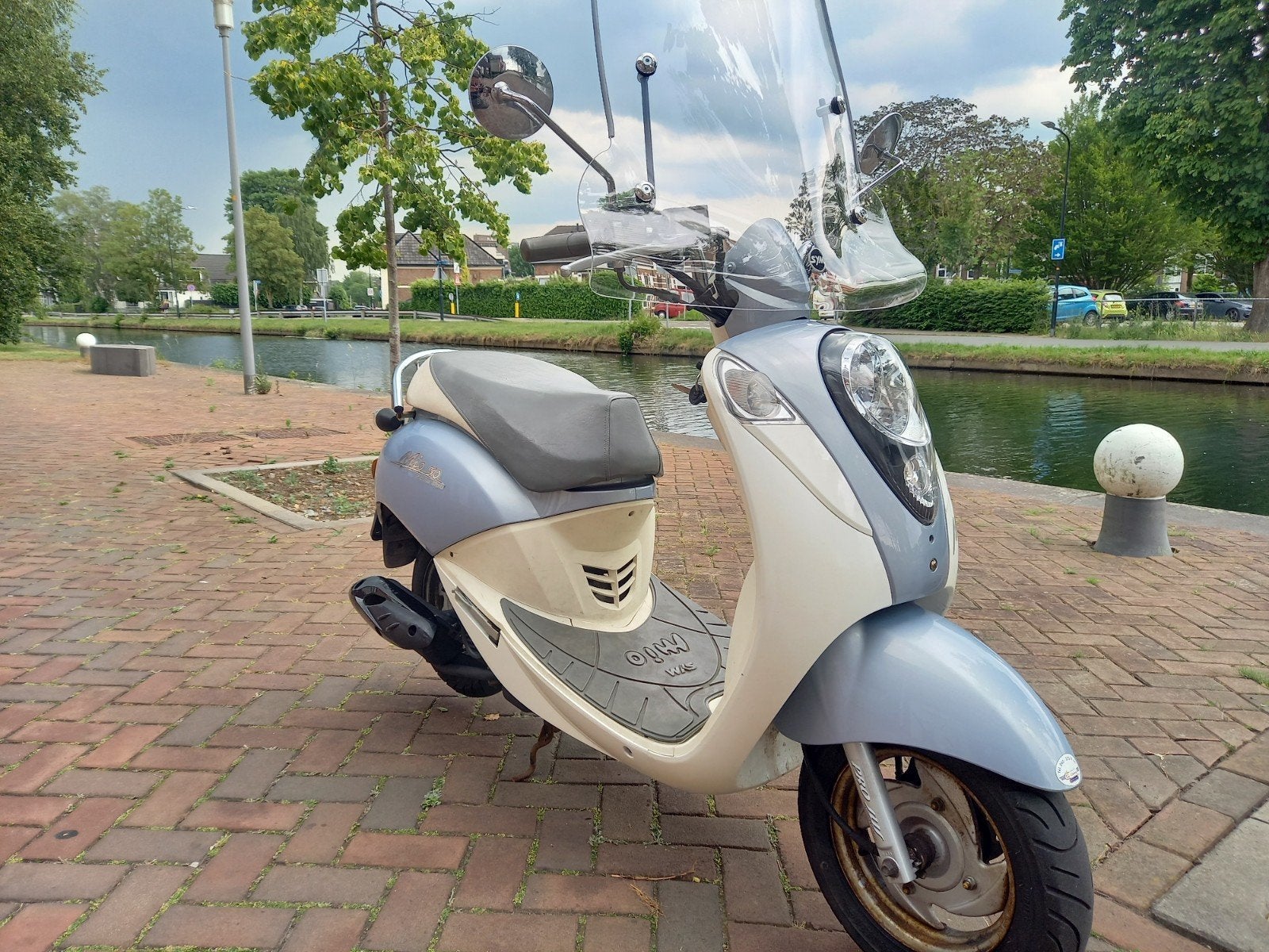 Sym Mio snorscooter, Ophalen, Sym, Vlijtseweg 17-2, 7317 AC  APELDOORN, 49 cc