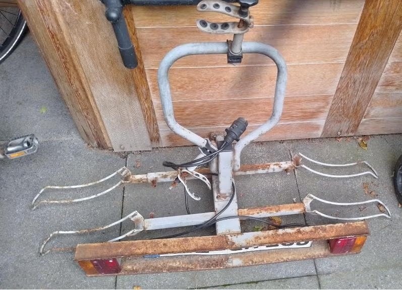 bijna gratis: oude fietsendrager, Auto diversen, Ophalen, 2 fietsen, Gebruikt, Trekhaakdrager