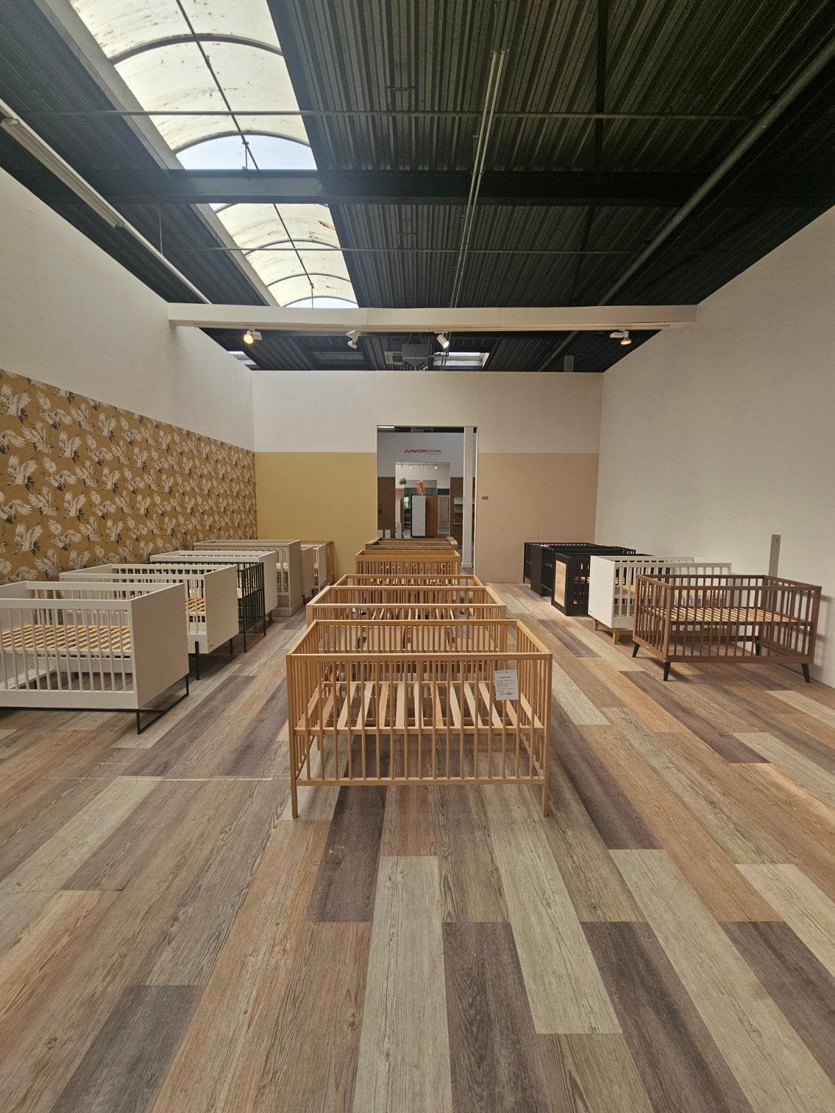 Showmodellen outlet: ledikanten, commodes, boxen, kasten etc, Ophalen, Zo goed als nieuw