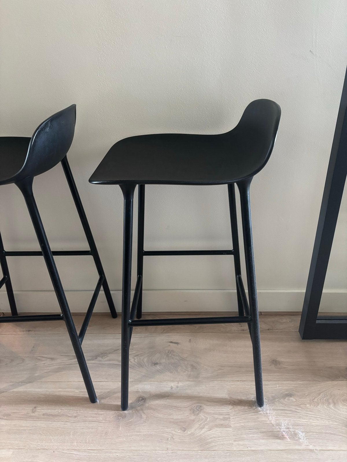 Normann Copenhagen Form barkrukken - Zwart (2 stuks), Ophalen, Kunststof, Gebruikt, Met voetsteun