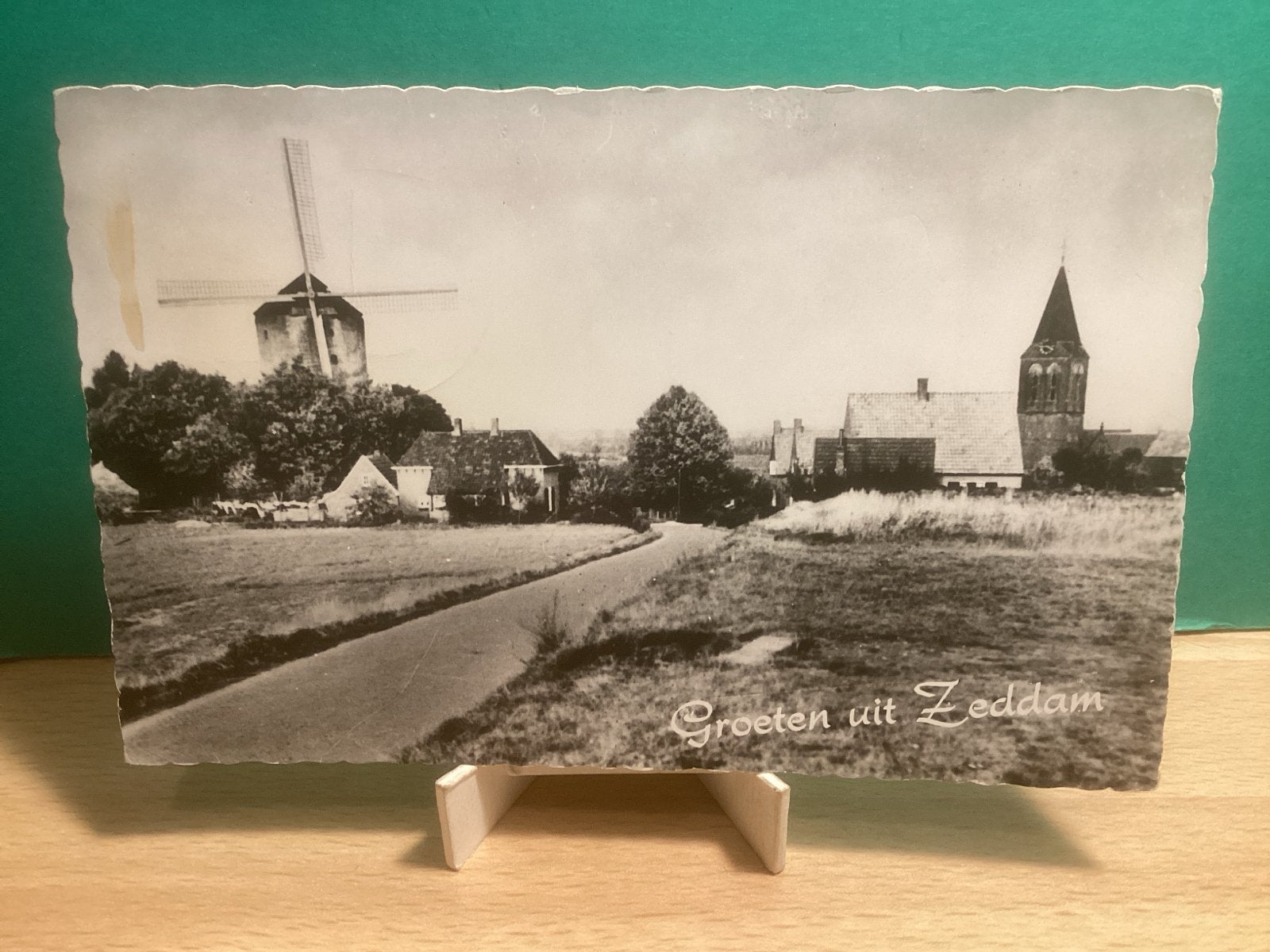 Groeten uit Zeddam met molen en kerk.   674, Ophalen of Verzenden, 1940 tot 1960, Gelopen, Gelderland