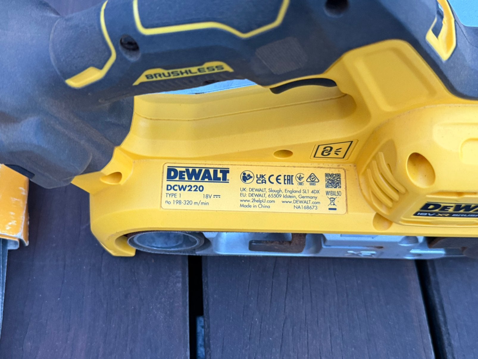 Foto 5 van Dewalt bandschuurmachine DCW220