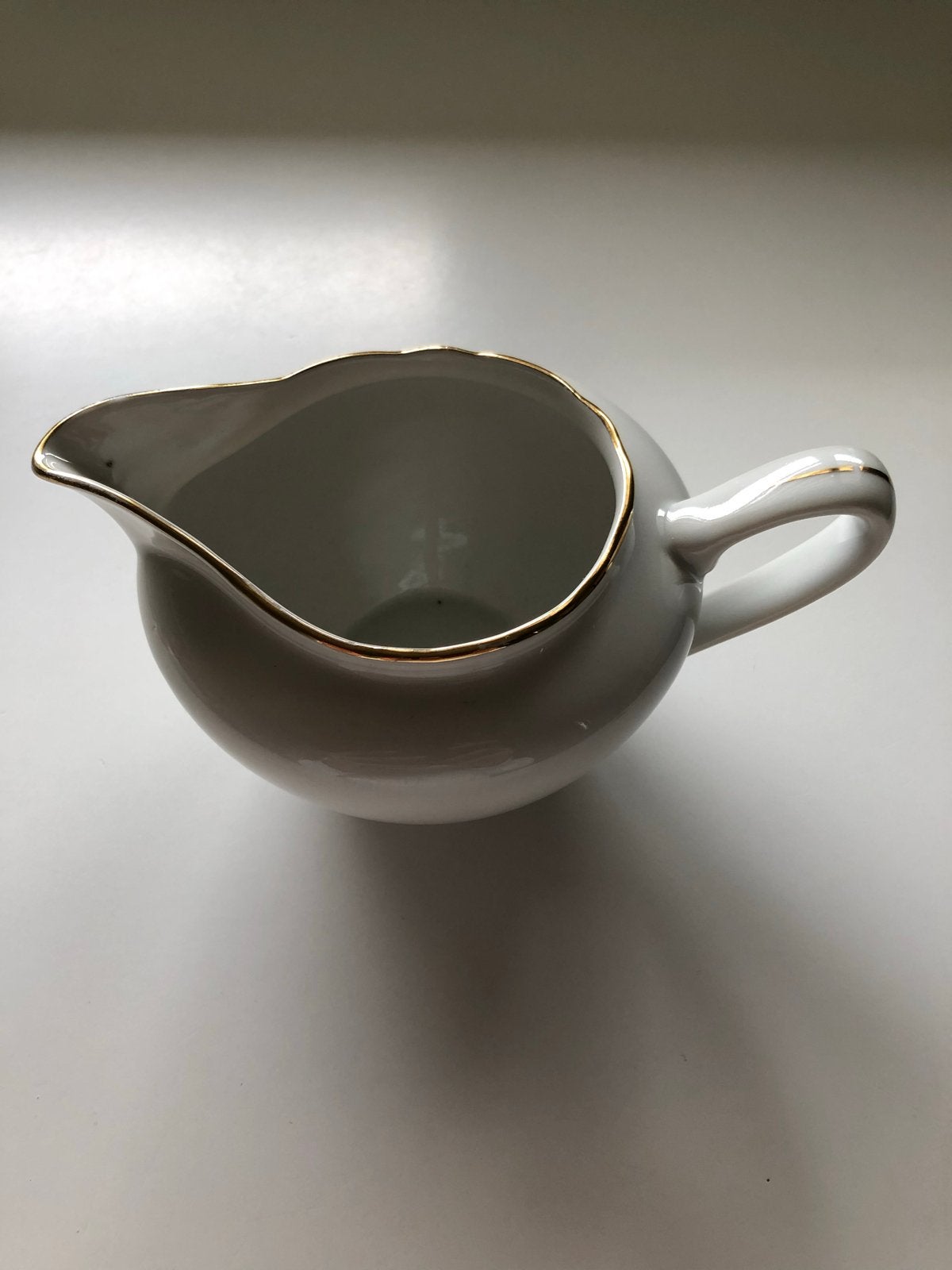 Vintage melkkan met gouden rand - Tsjechoslowakije, Ophalen of Verzenden