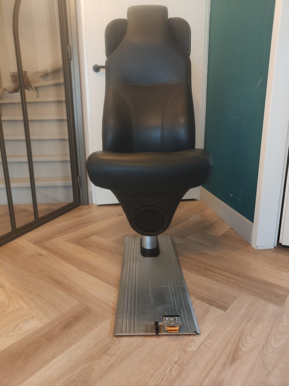 Gamestoel, limited, ingebouwde boxen, aristocrat, Ophalen, Gebruikt, Zwart, Leer