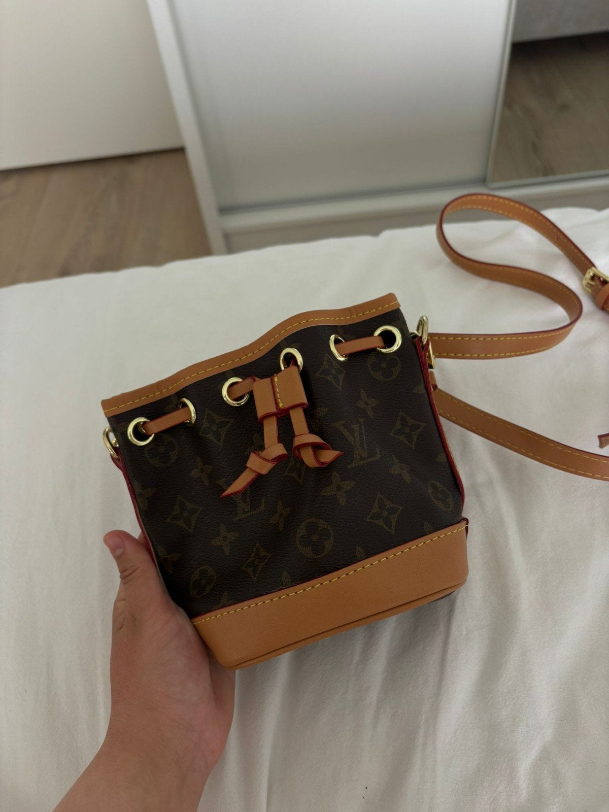 Louis Vuitton Nano Noé Monogram Schoudertasje, Sieraden, Tassen en Uiterlijk, Tassen | Damestassen, Ophalen of Verzenden, Nieuw
