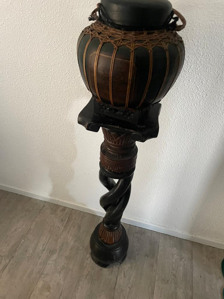 Ouderwetse houten pilaar met bijzondere pot, Ophalen, Zo goed als nieuw