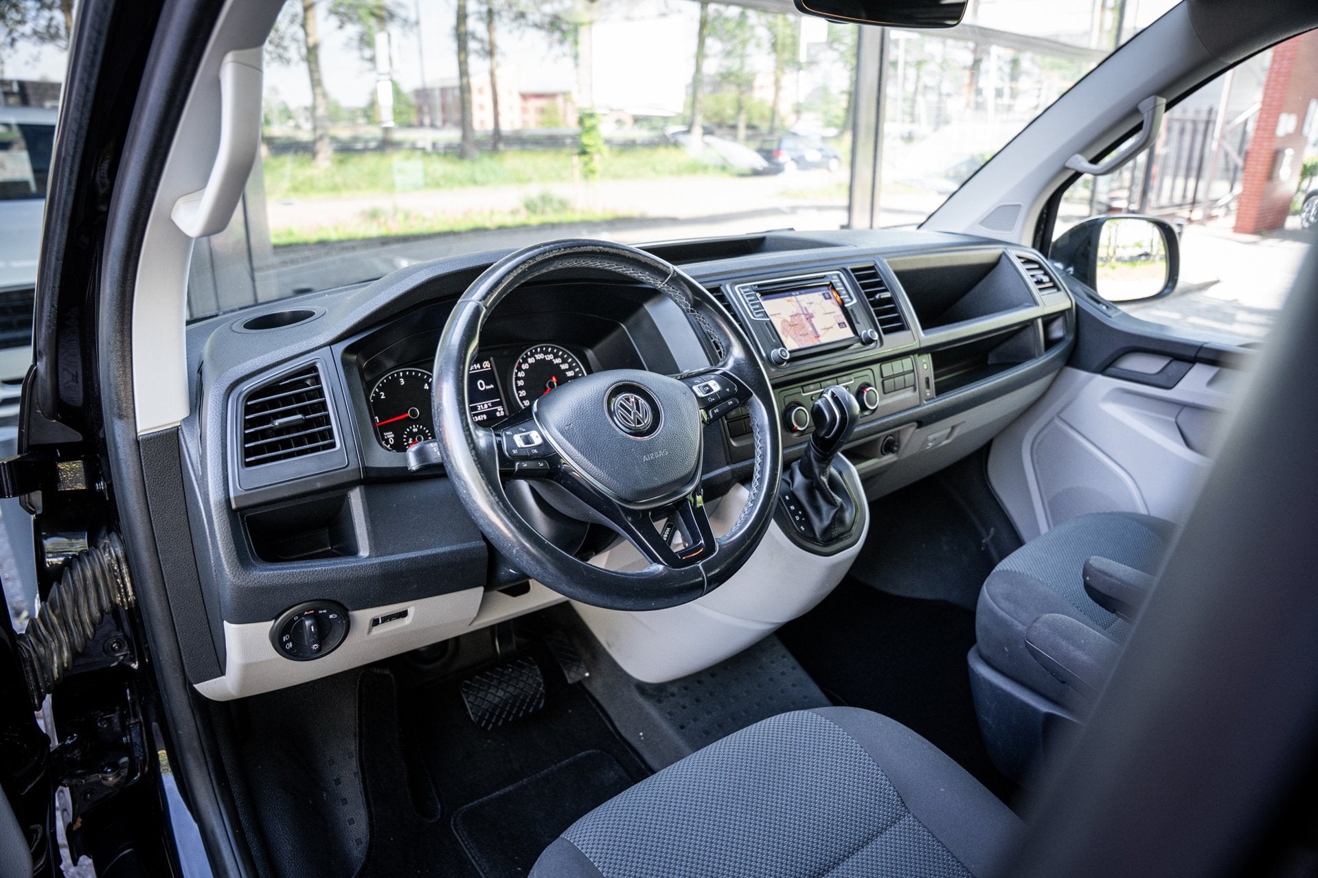 Volkswagen Transporter 2.0 TDI 150pk L2 Dubbel cabine DSG au, Gebruikt, 4 cilinders, 150 pk, Volkswagen